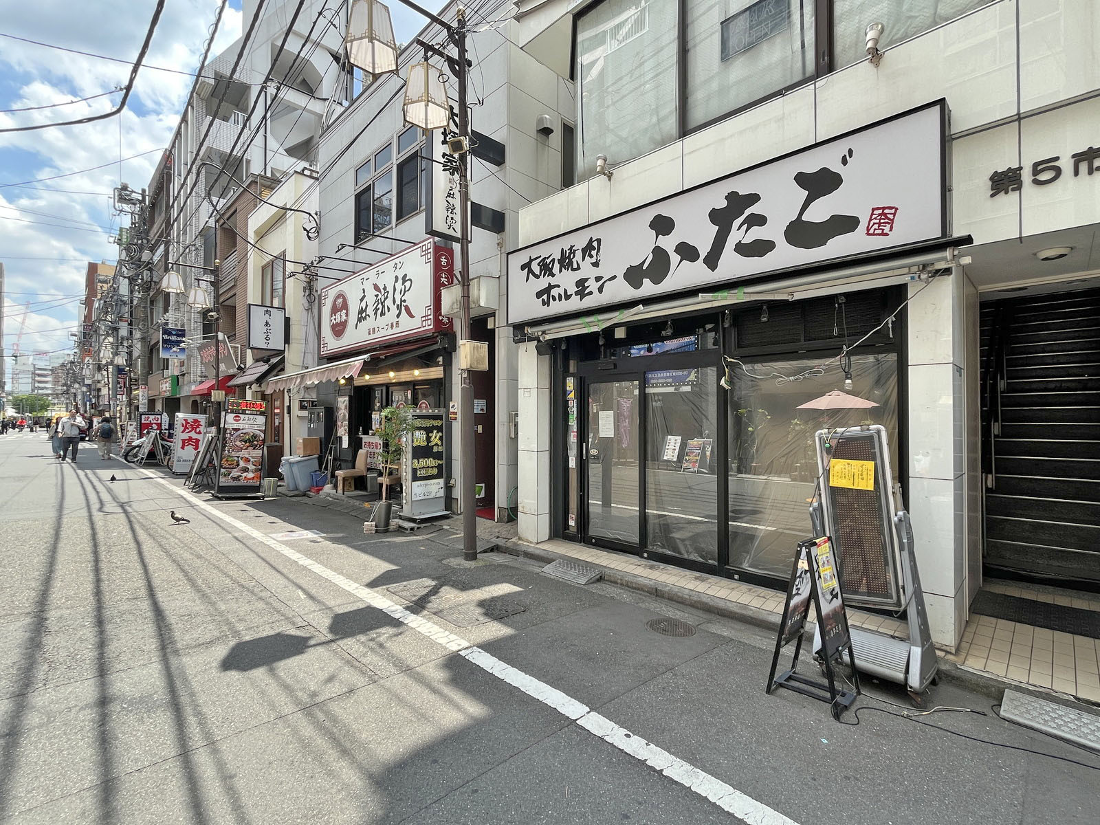 付近には飲食店が充実