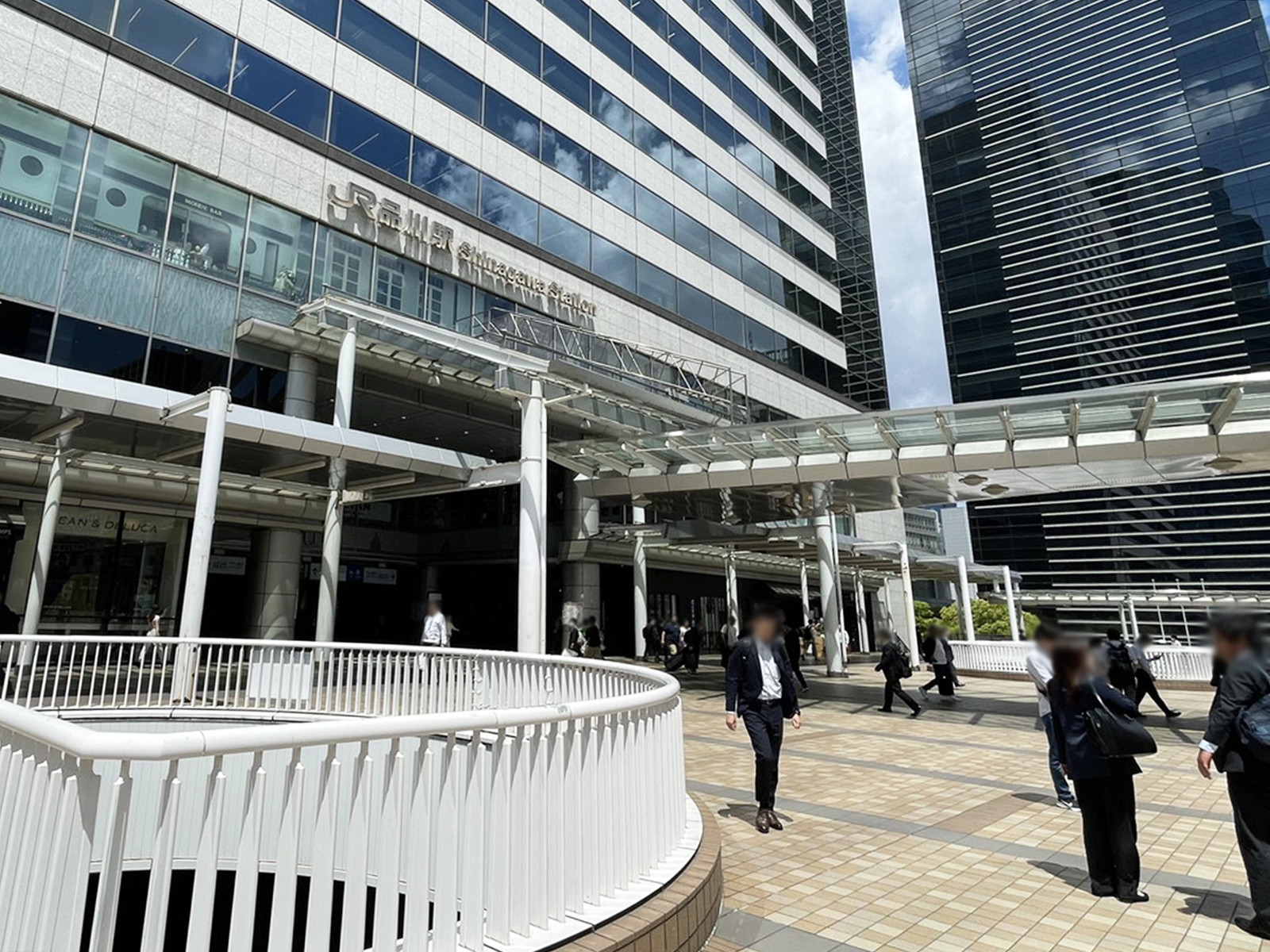 最寄りの「品川駅」