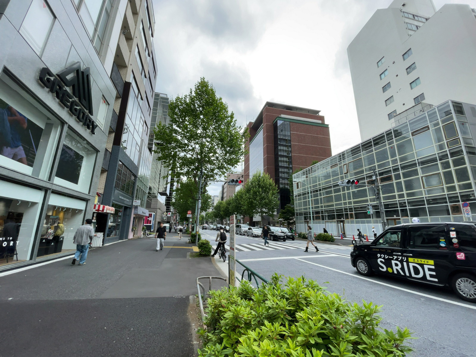 落合原宿ビル前面の通り