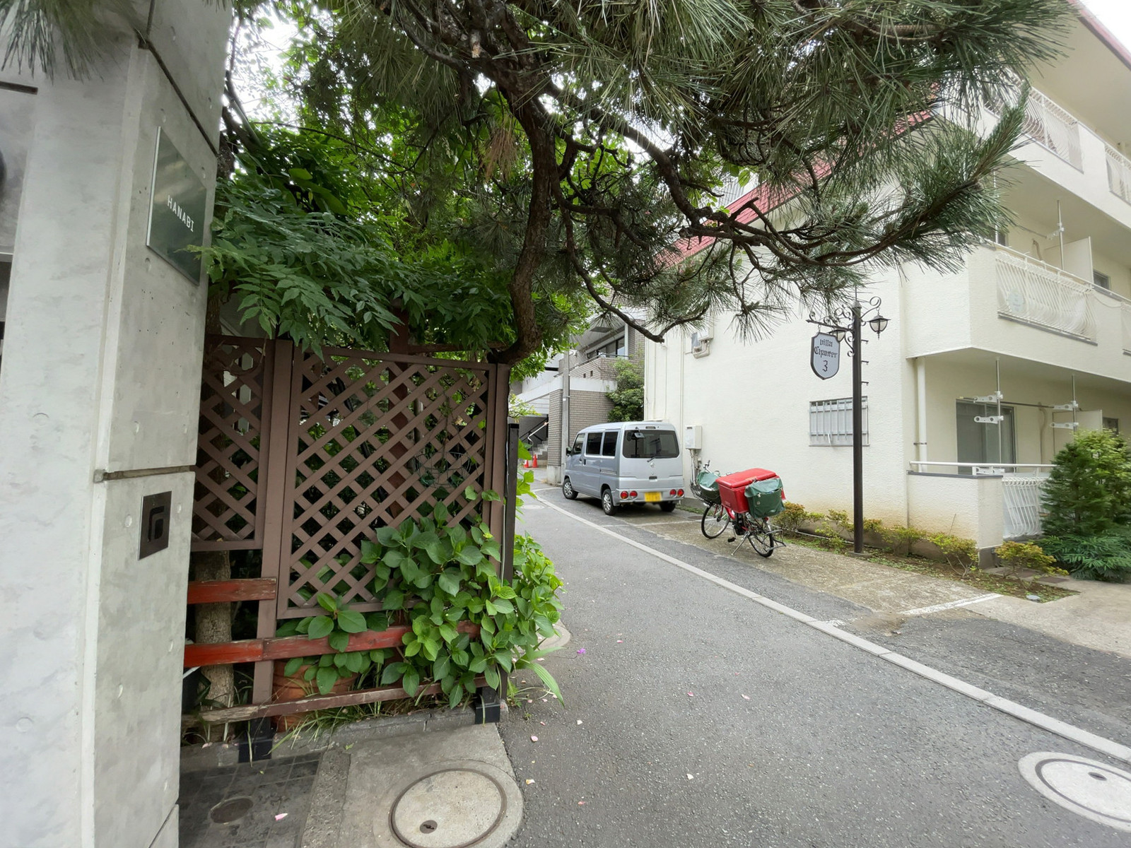 ロングヒル原宿ビル前面の通り