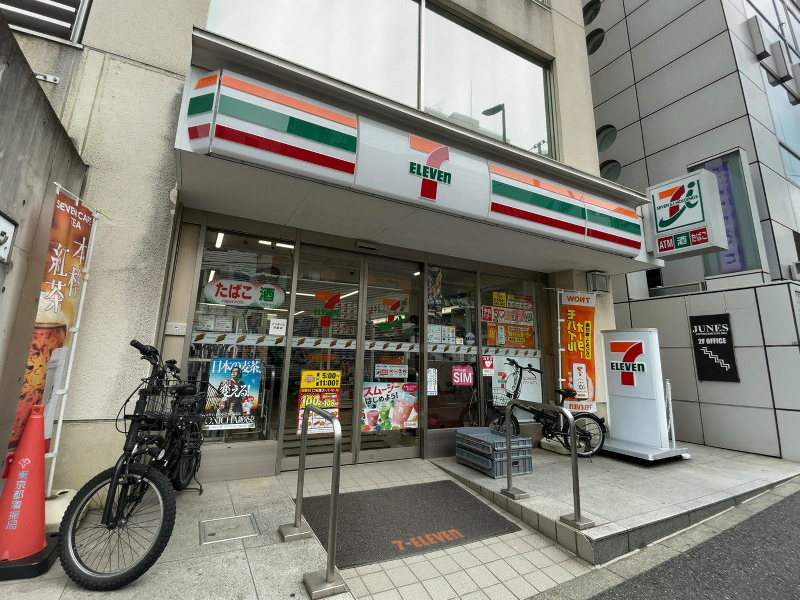 徒歩2分のセブン-イレブン 神宮外苑西店