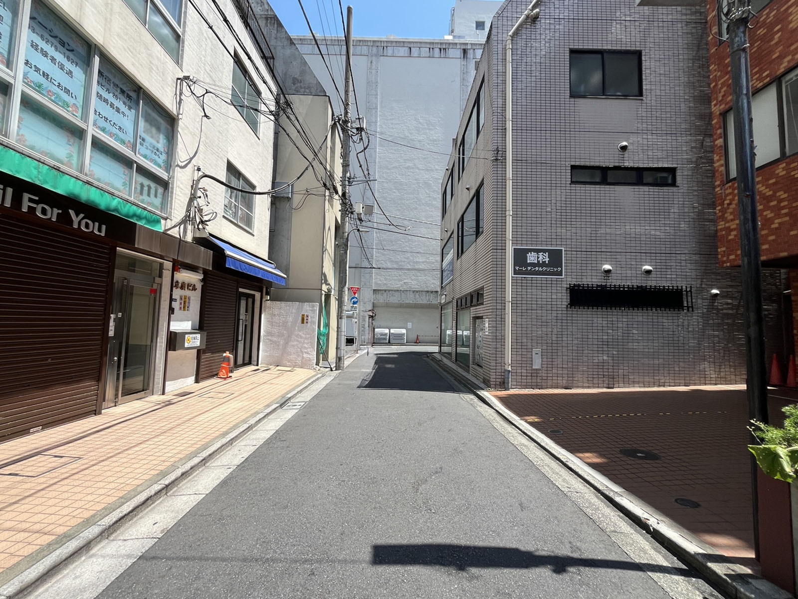 第2手塚ビル前面の通り