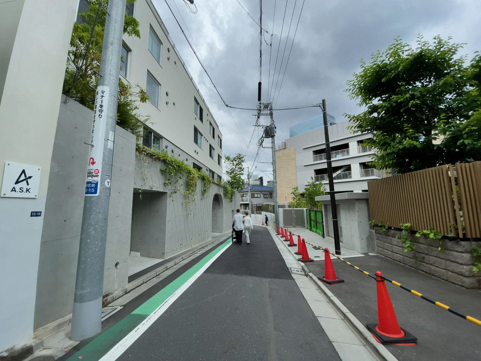 周辺は閑静な住宅街