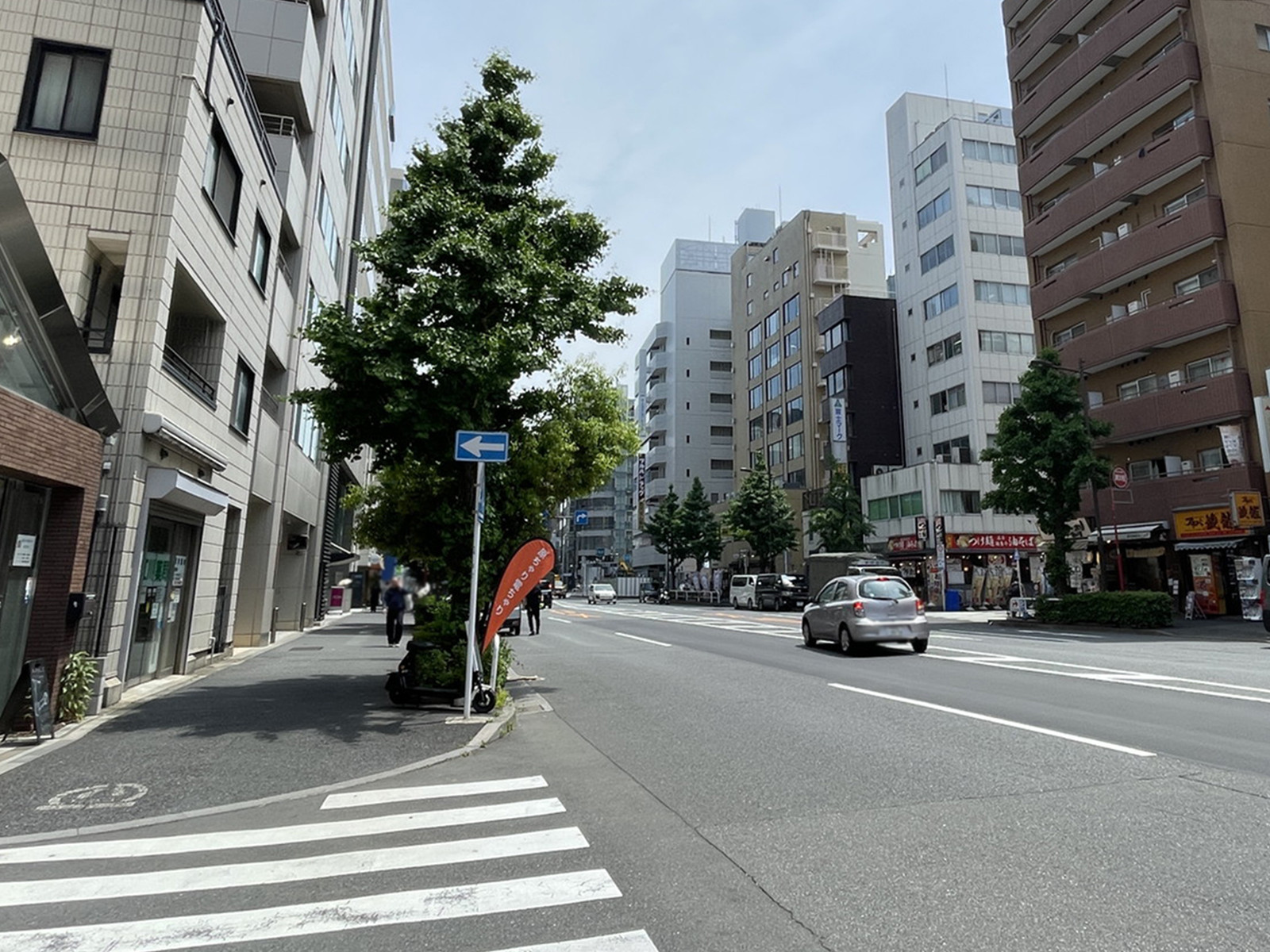 長谷川ビル前面の蔵前橋通り