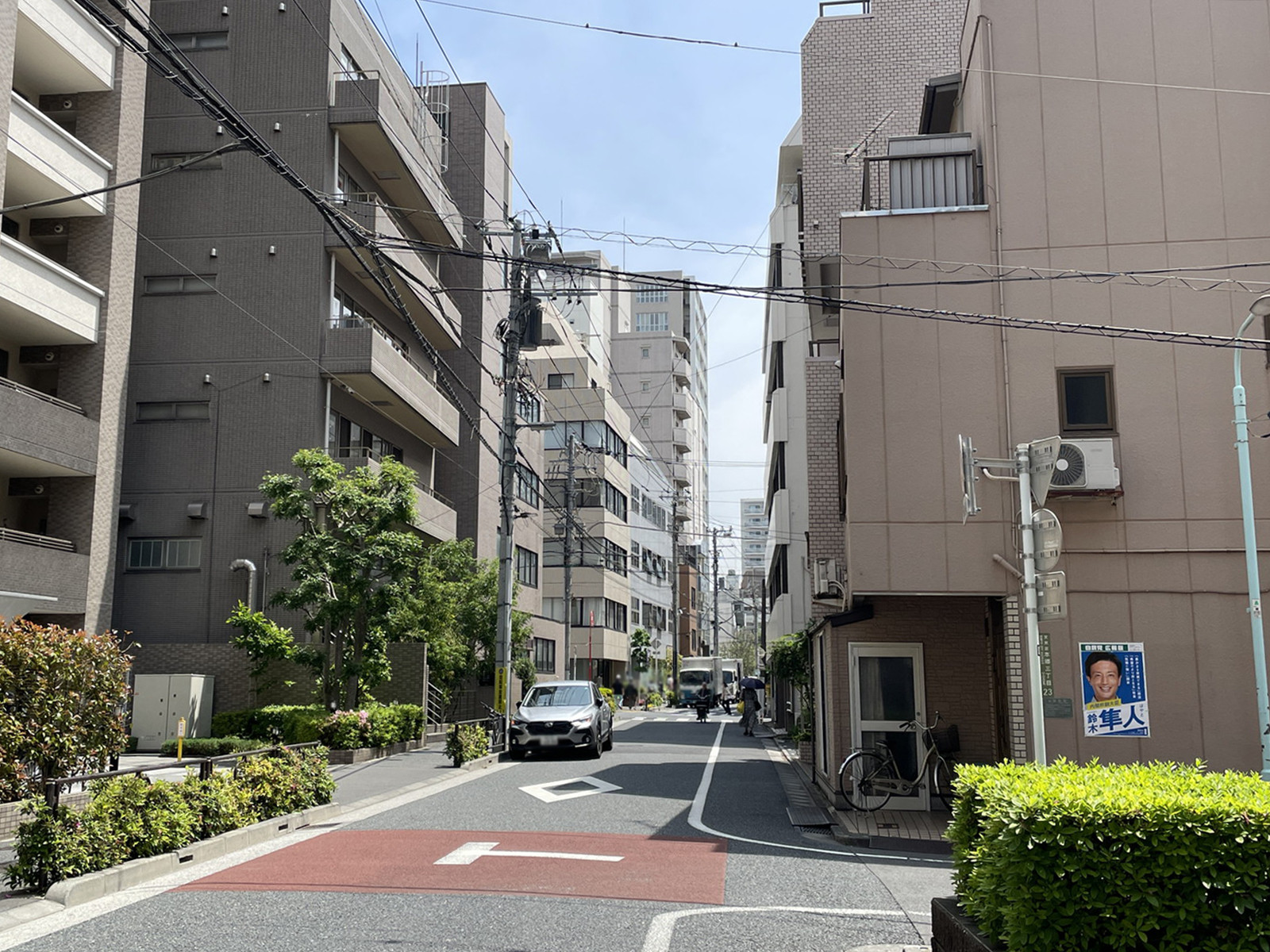 シモムラビル前面の通り