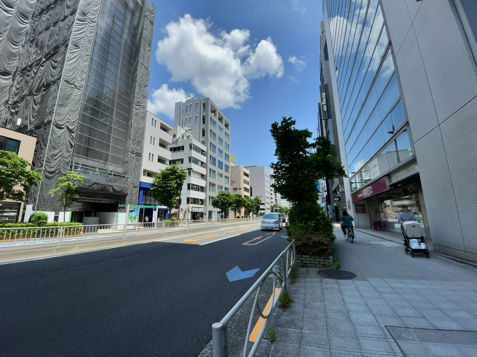 PMO日本橋江戸通前面の通り