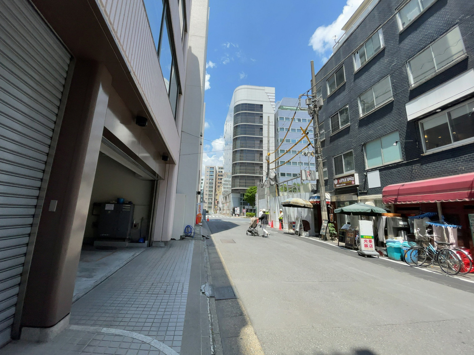 滋賀銀行東京事務所ビル前面の通り