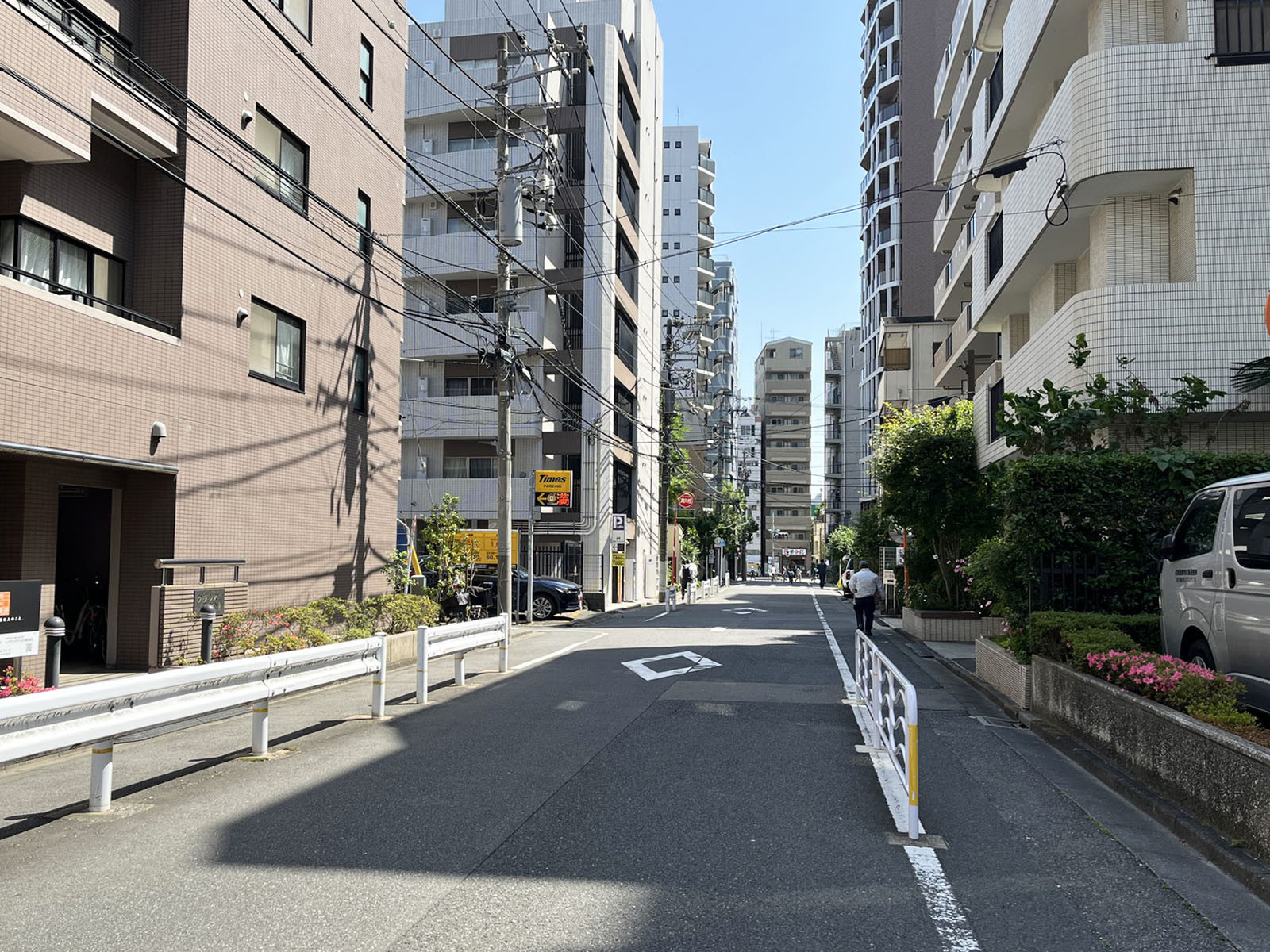 木場岡本ビル前面の通り