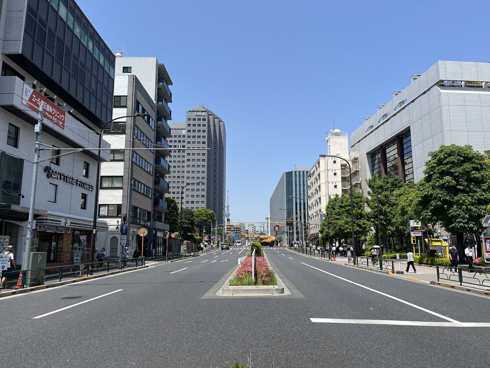 東陽町若竹ビル前面の四ツ目通り