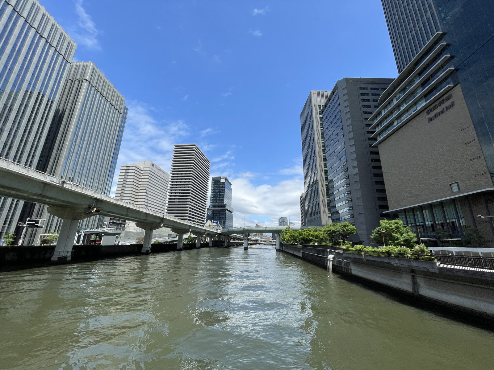近くの堂島川
