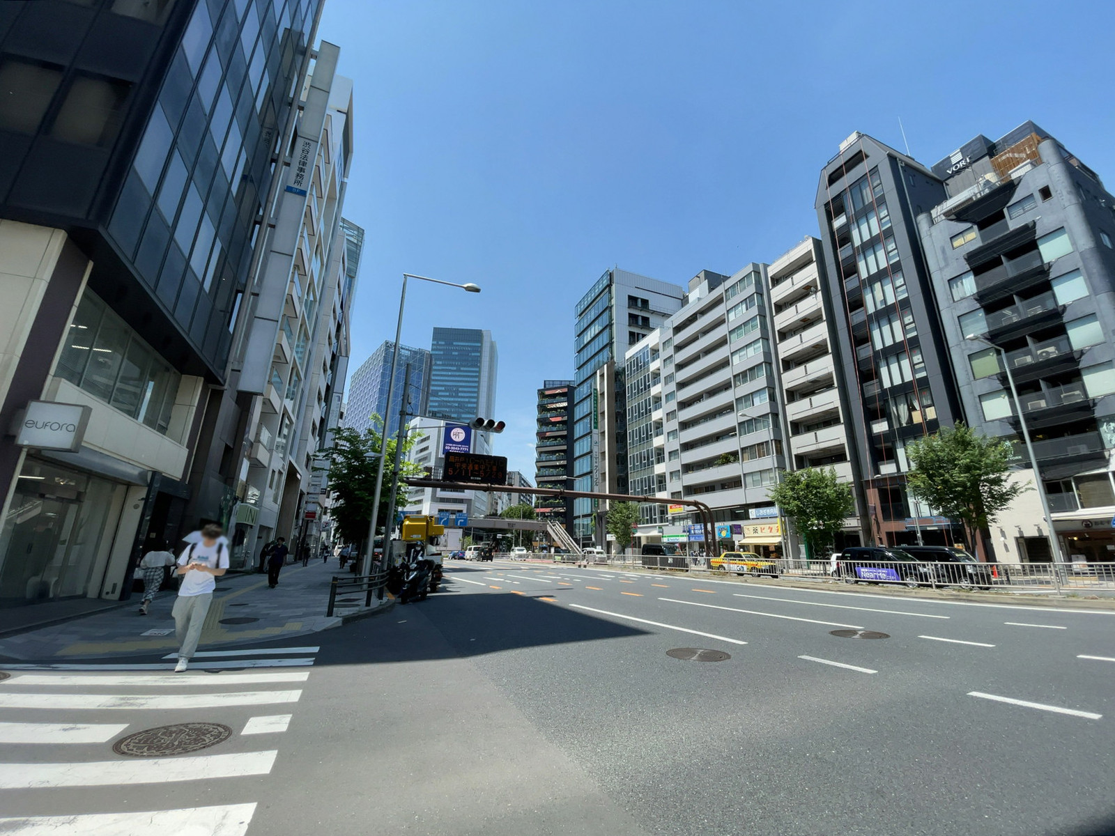 近くの青山通り