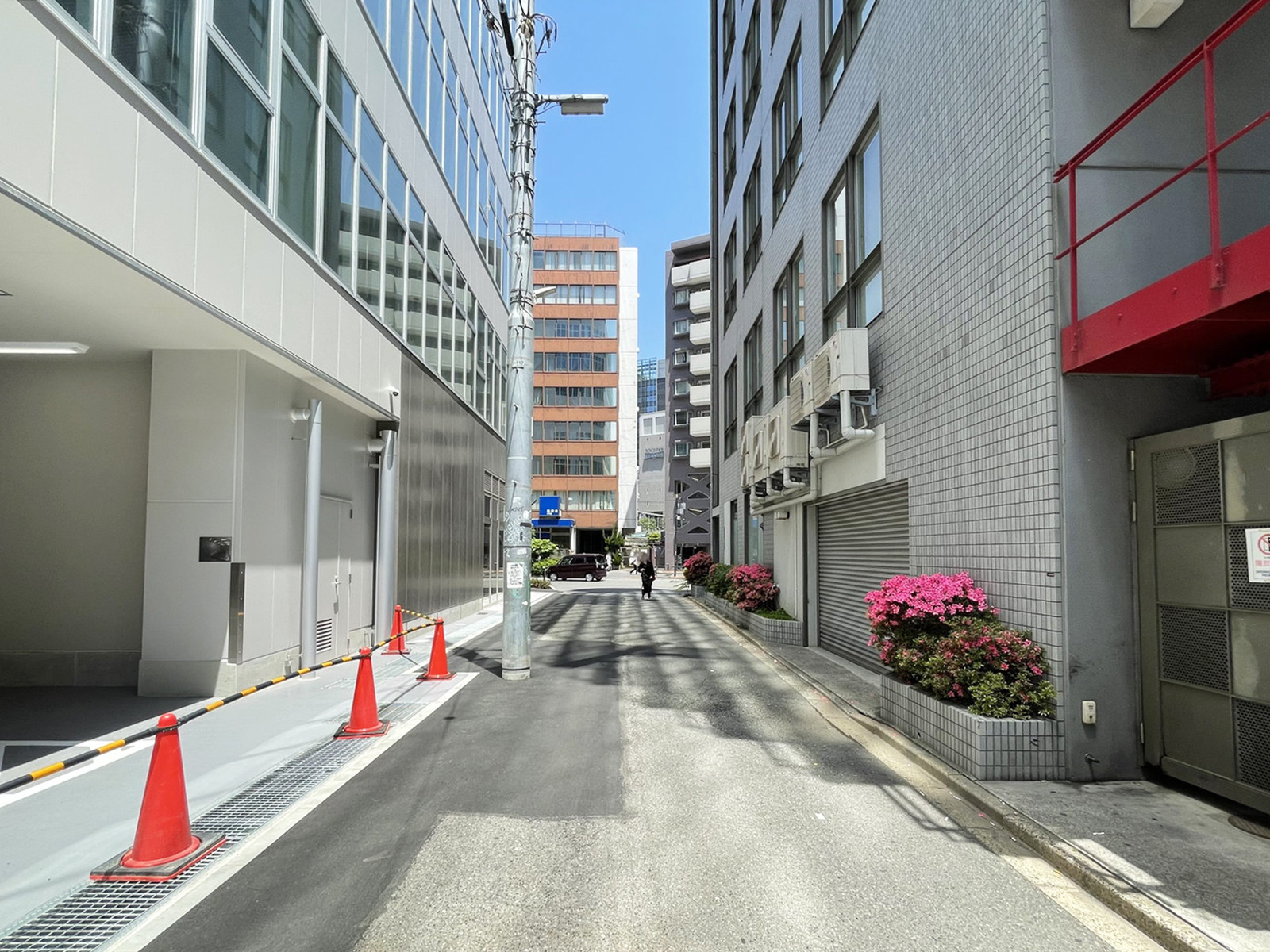 清水ビル前面の通り