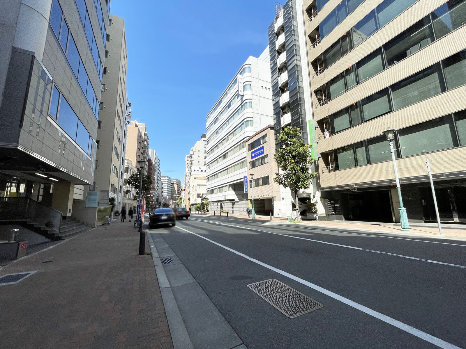 東栄ビル前面の通り