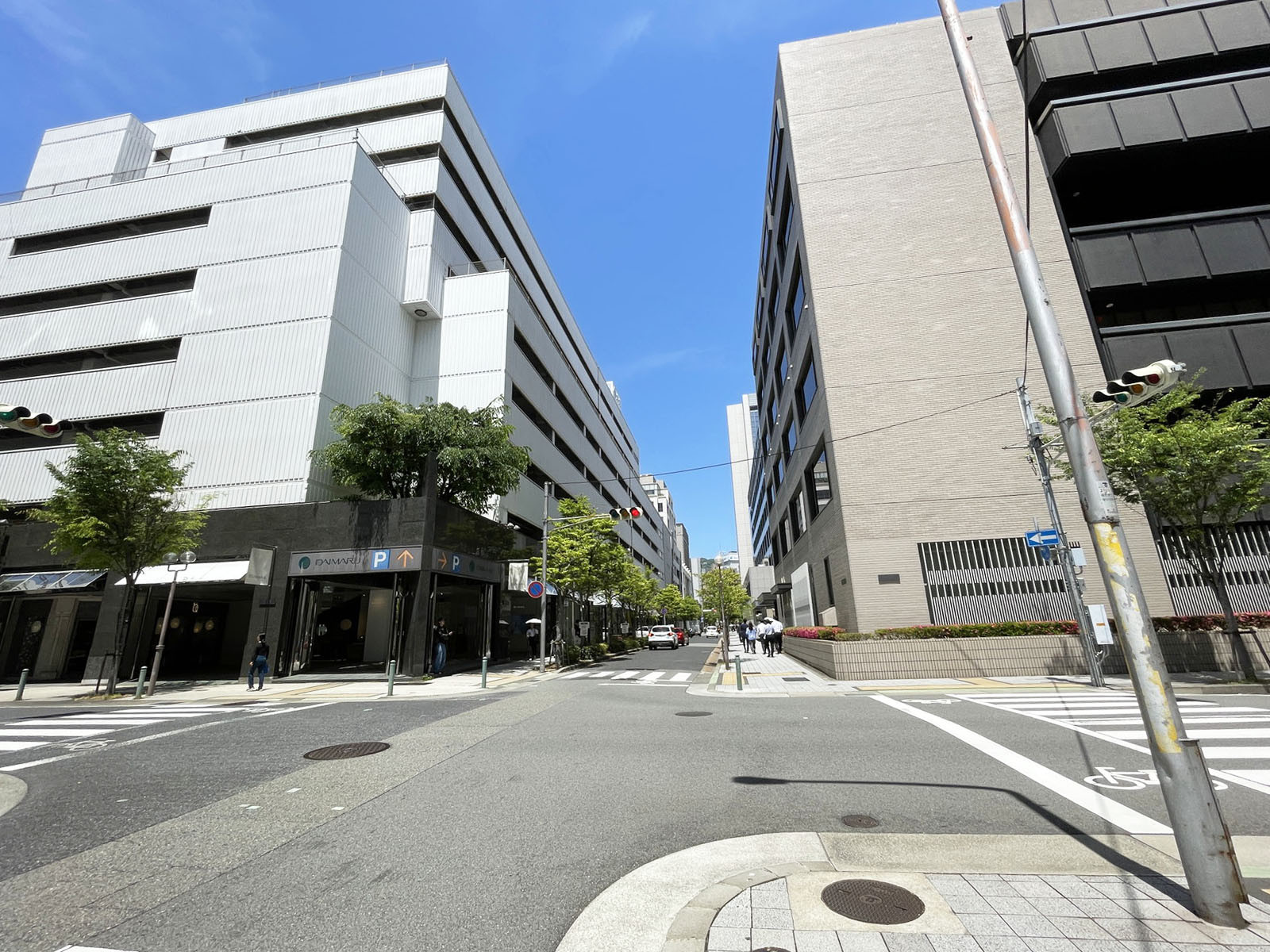 建隆ビル2前面の通り