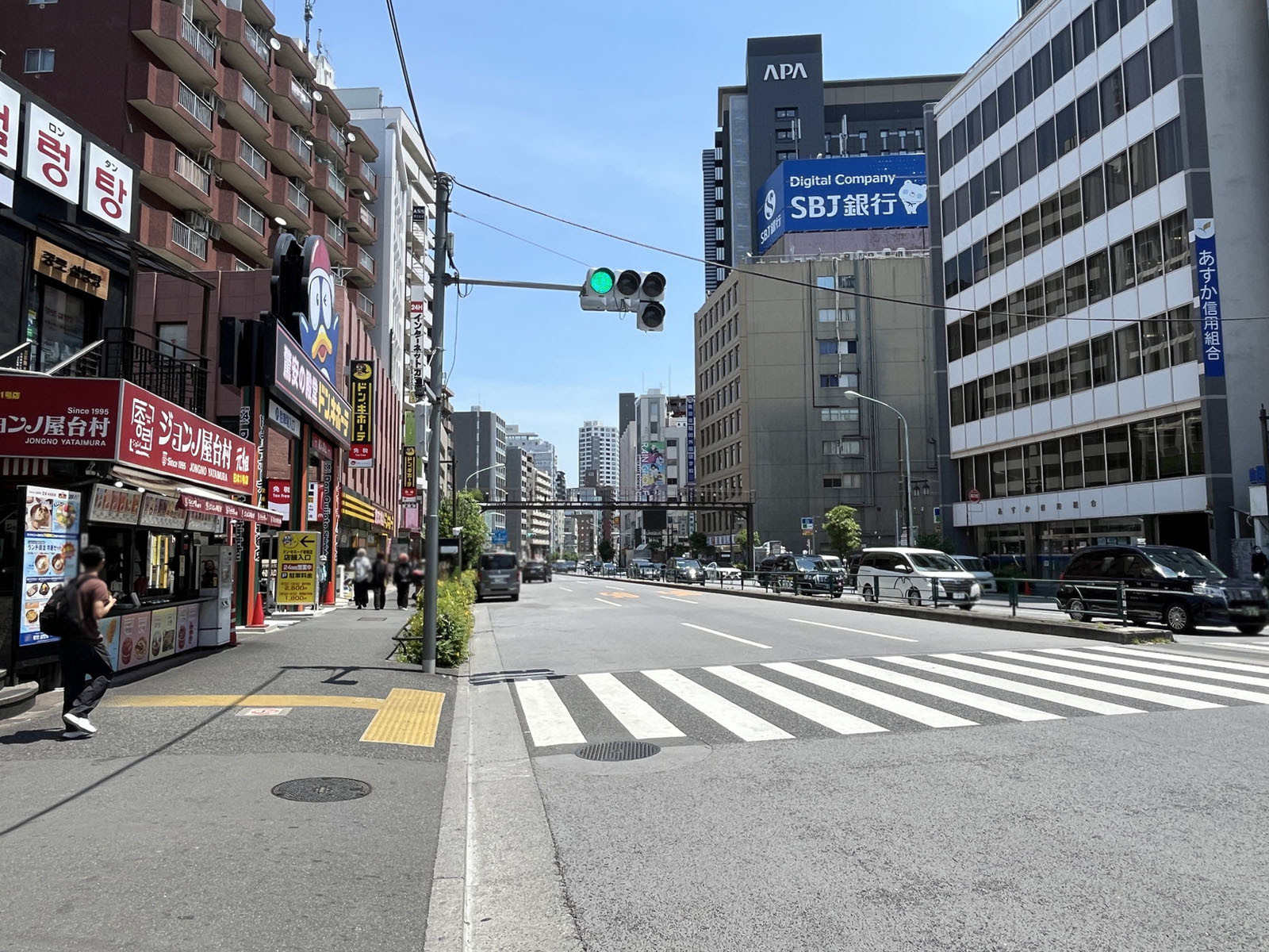 メゾン豊ビル前面の職安通り