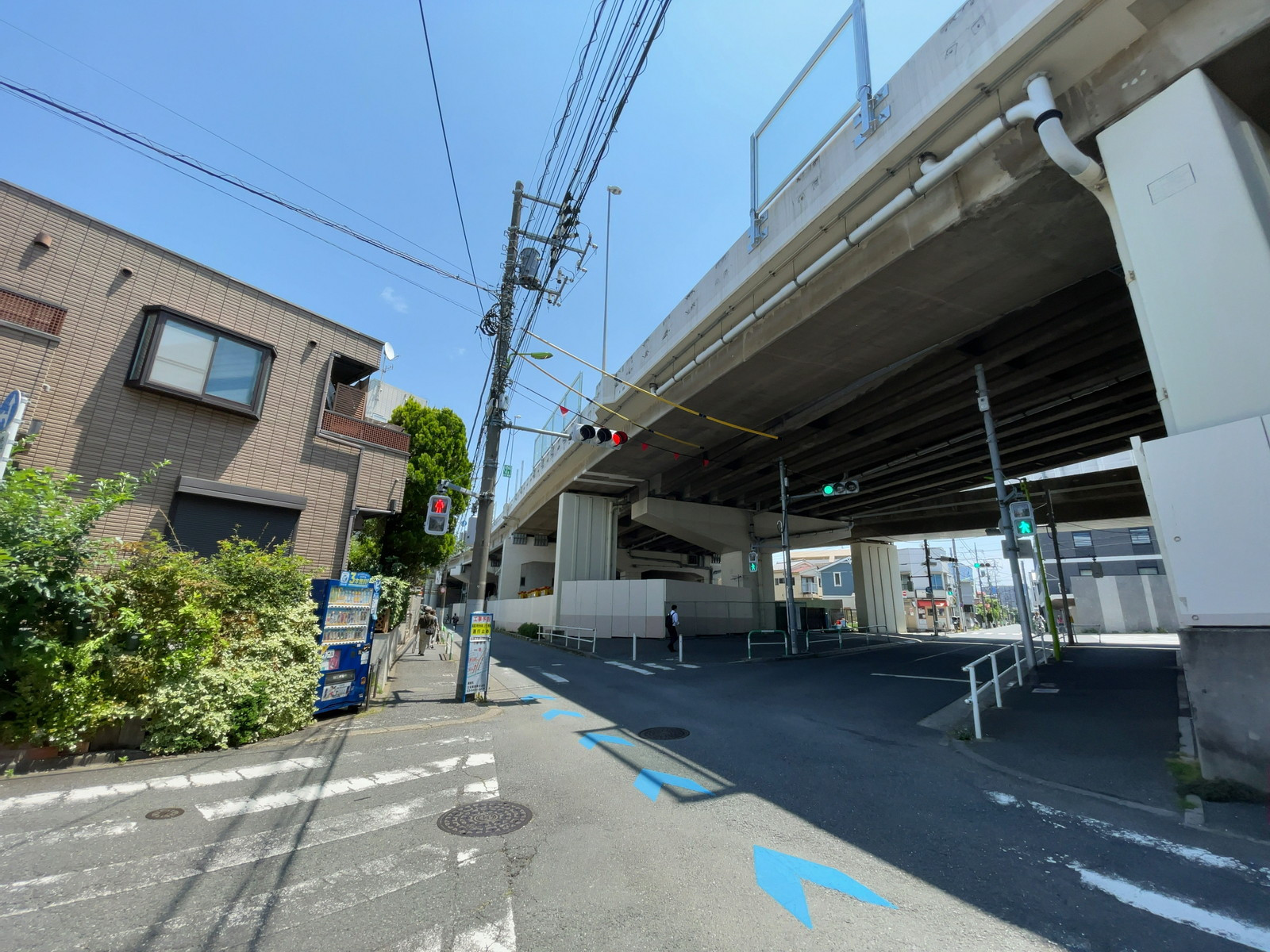 近くの大通り
