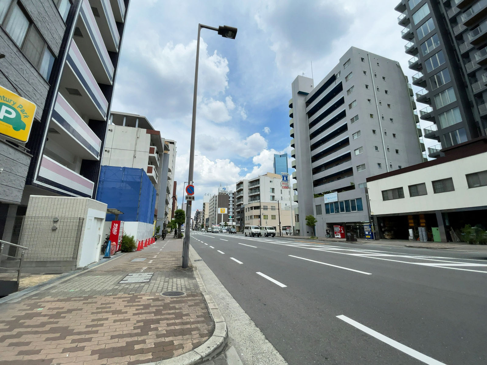 リノ天満橋前面の通り