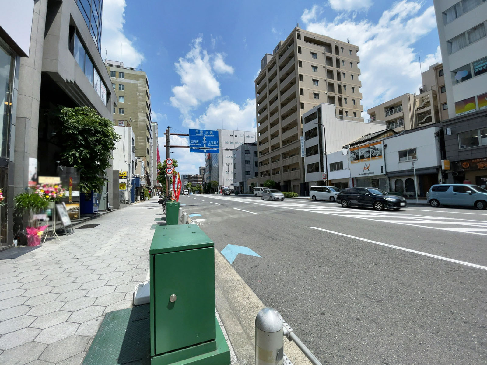 谷町もりおかビル前面の通り