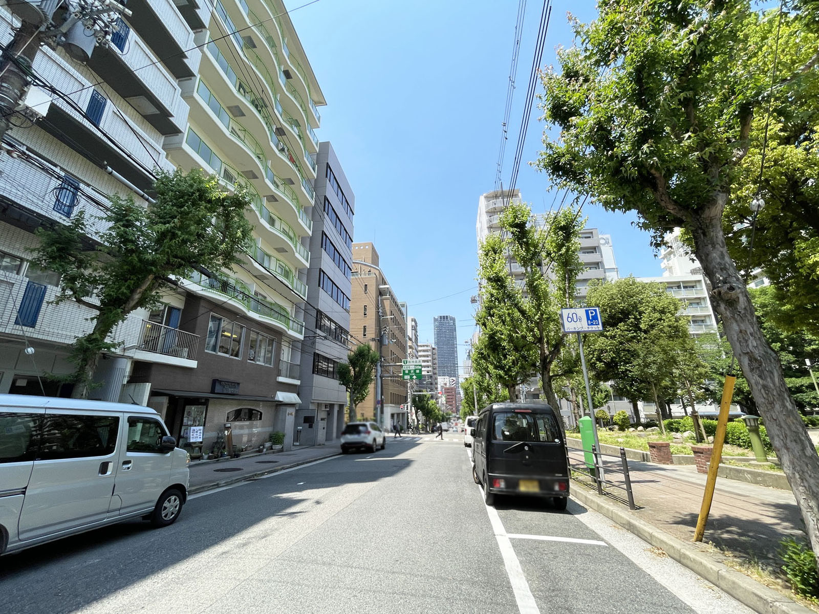 パークサイドビル前面の通り