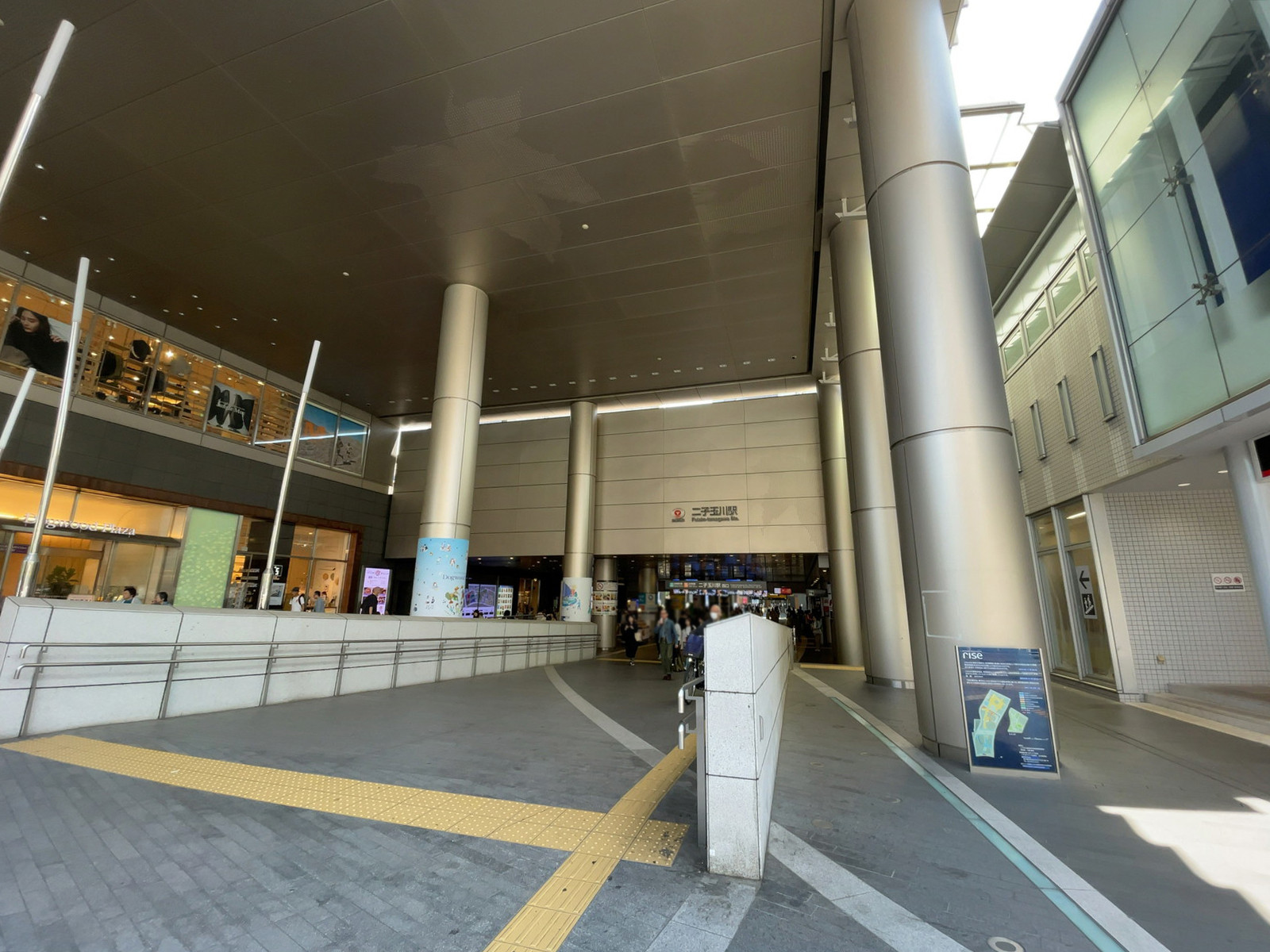 最寄りの「二子玉川駅」
