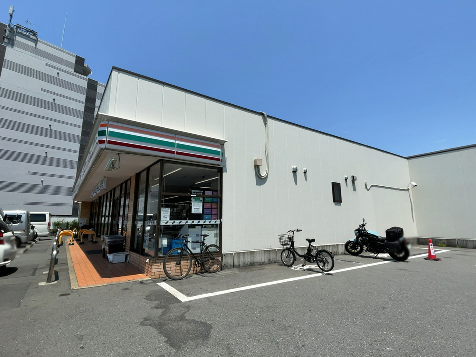 徒歩3分のセブン-イレブン 用賀インター店