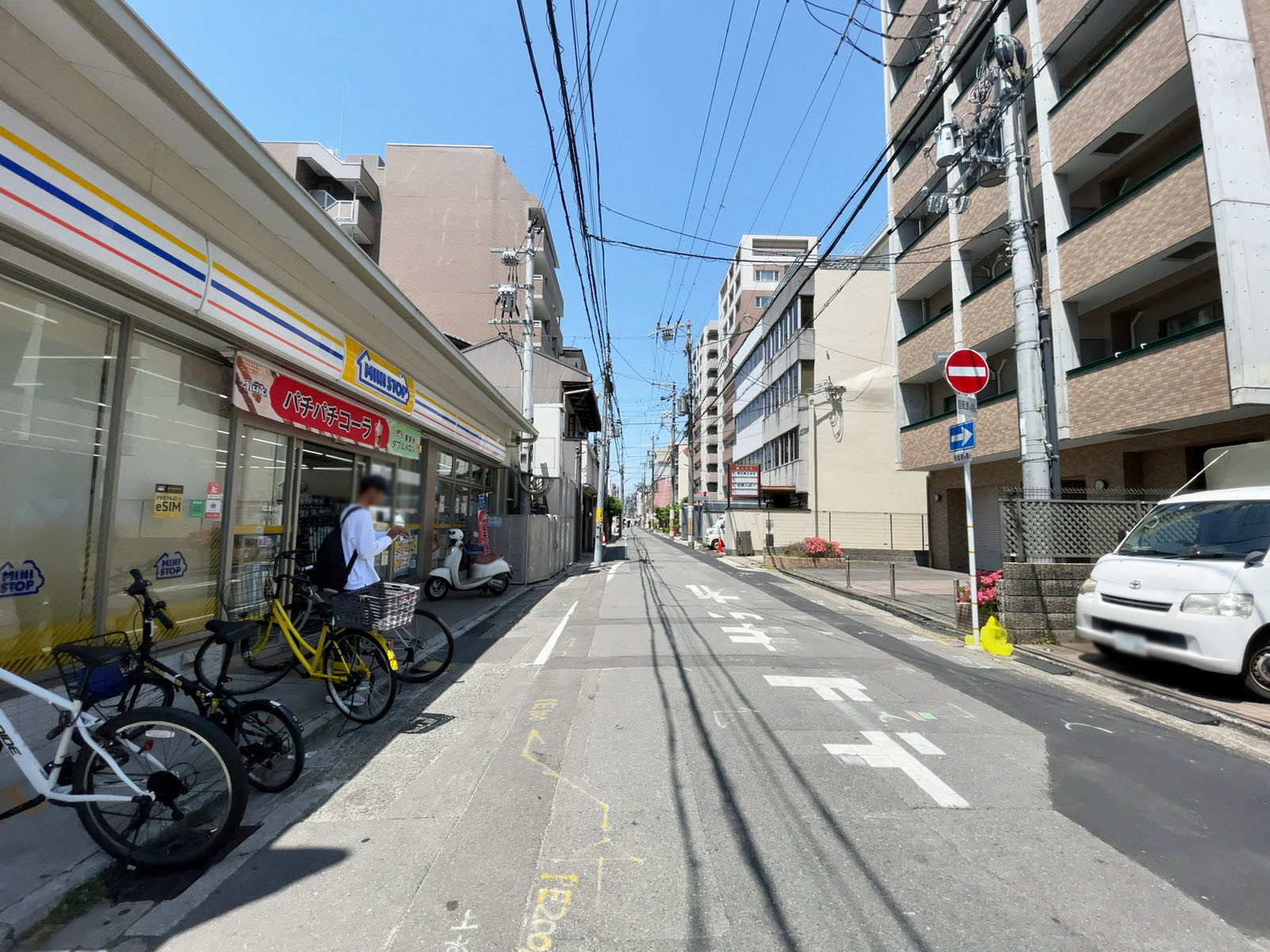 丸八ビル前面の通り