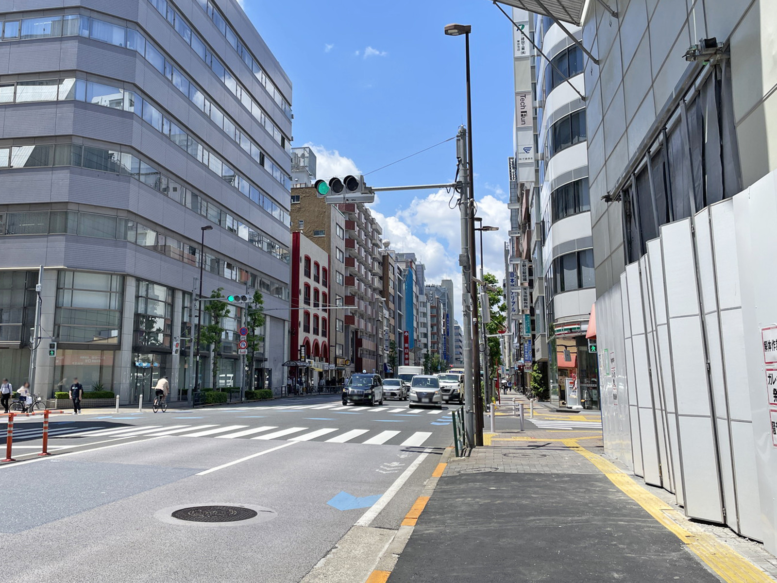 扶桑御徒町ビル前面の春日通り