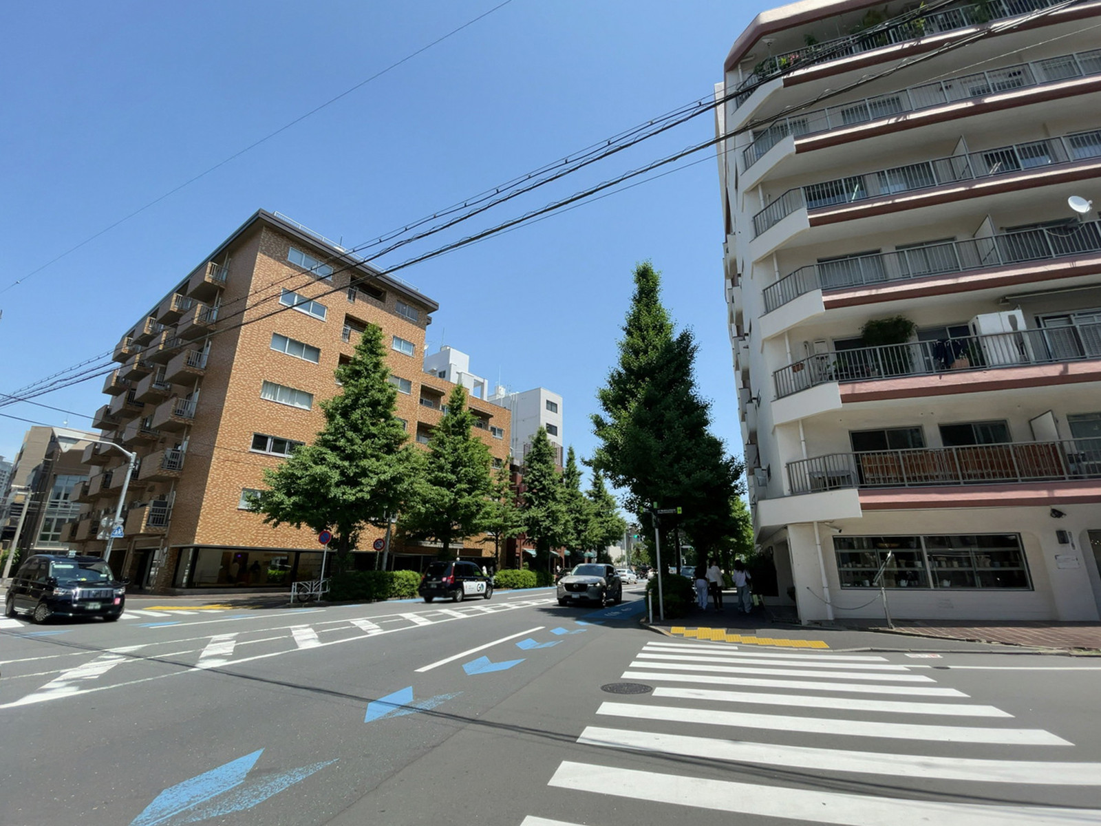 近くの通りの様子