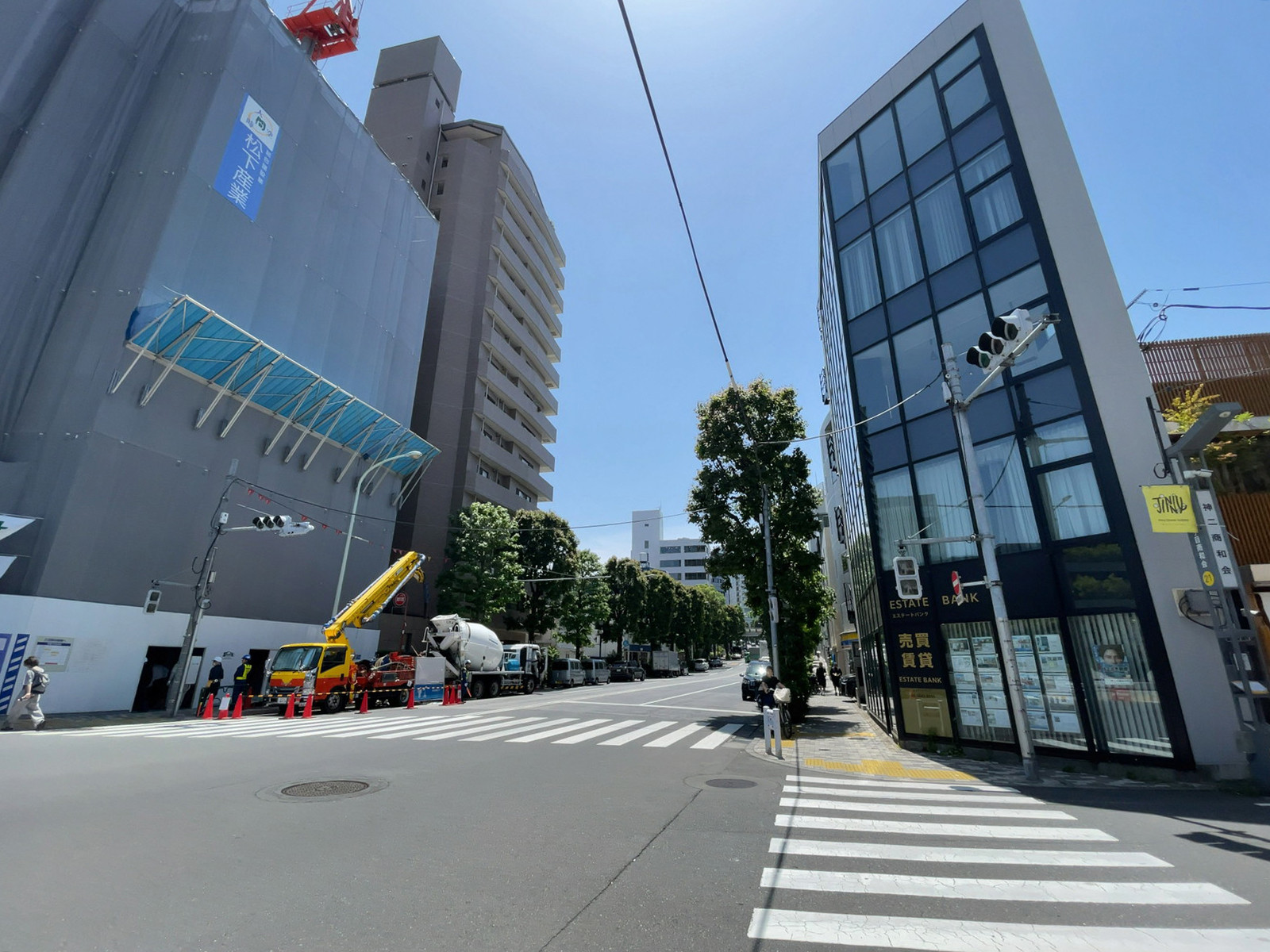 第6渡辺ビル前面の通り