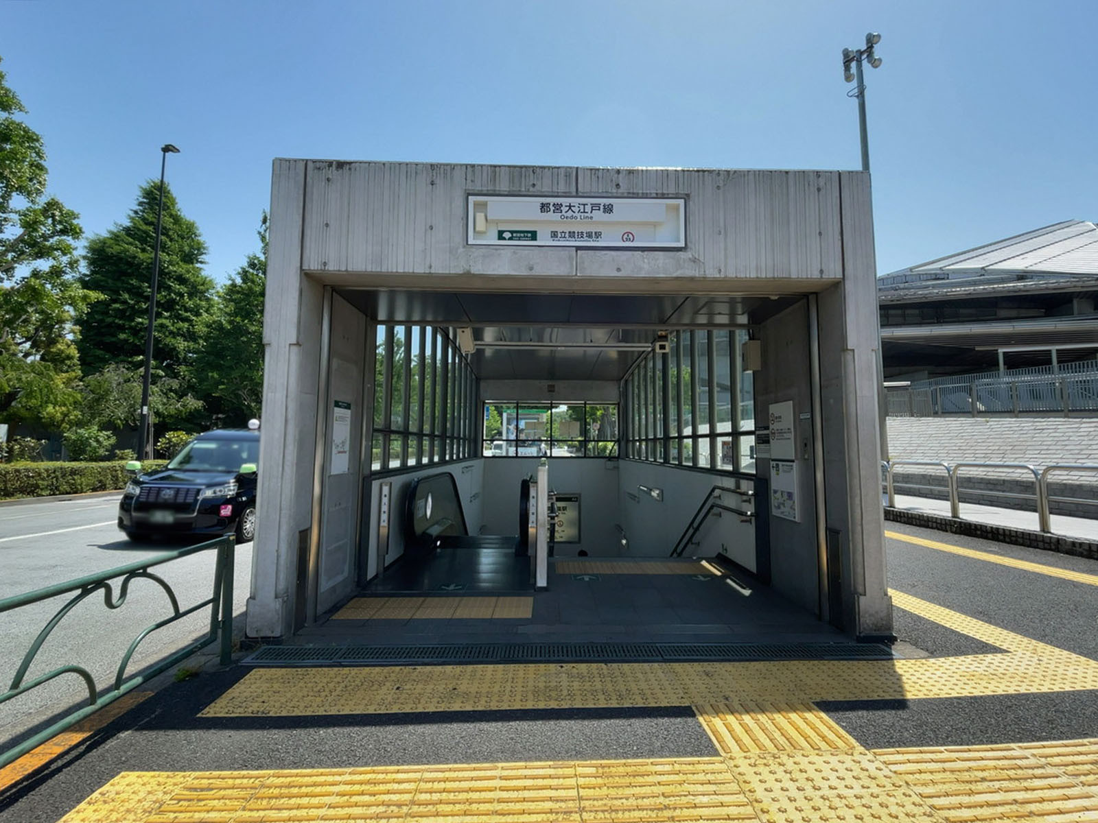 最寄りの「国立競技場駅」
