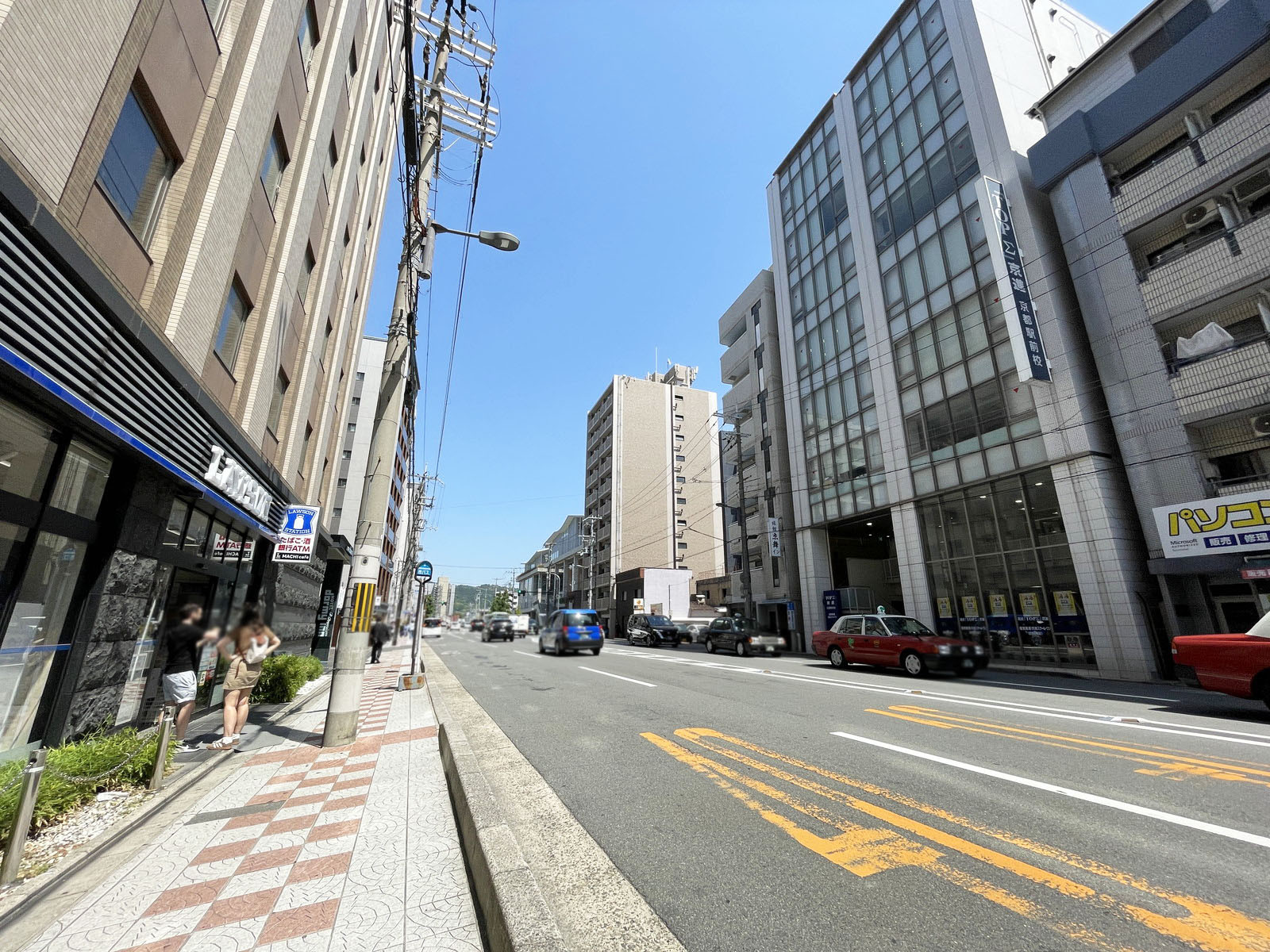 YU-AI KyotoStationビル前面の通り