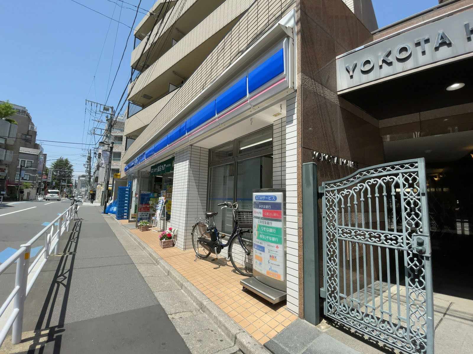 徒歩2分のローソン 千駄ヶ谷一丁目店