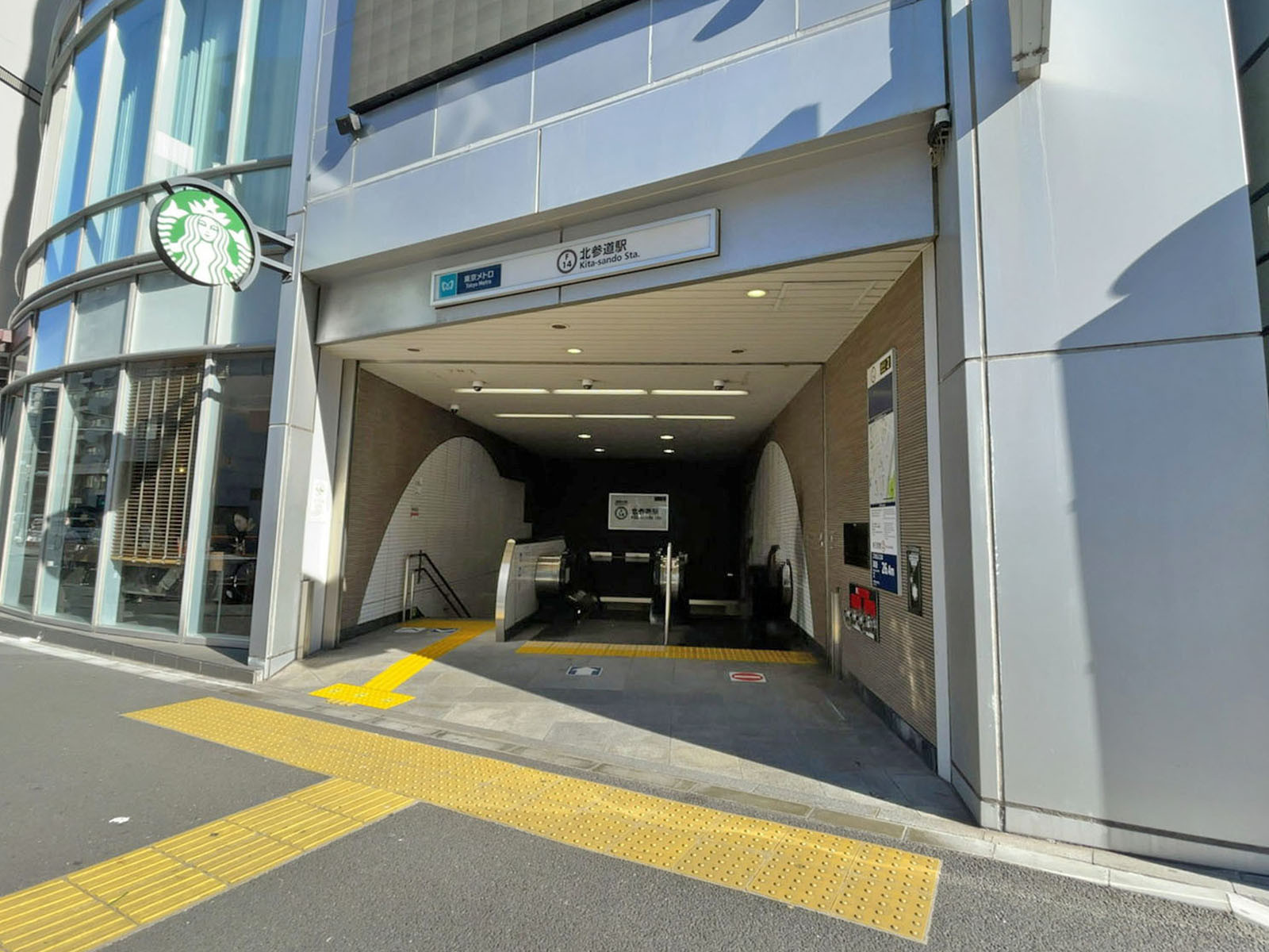最寄りの「北参道駅」