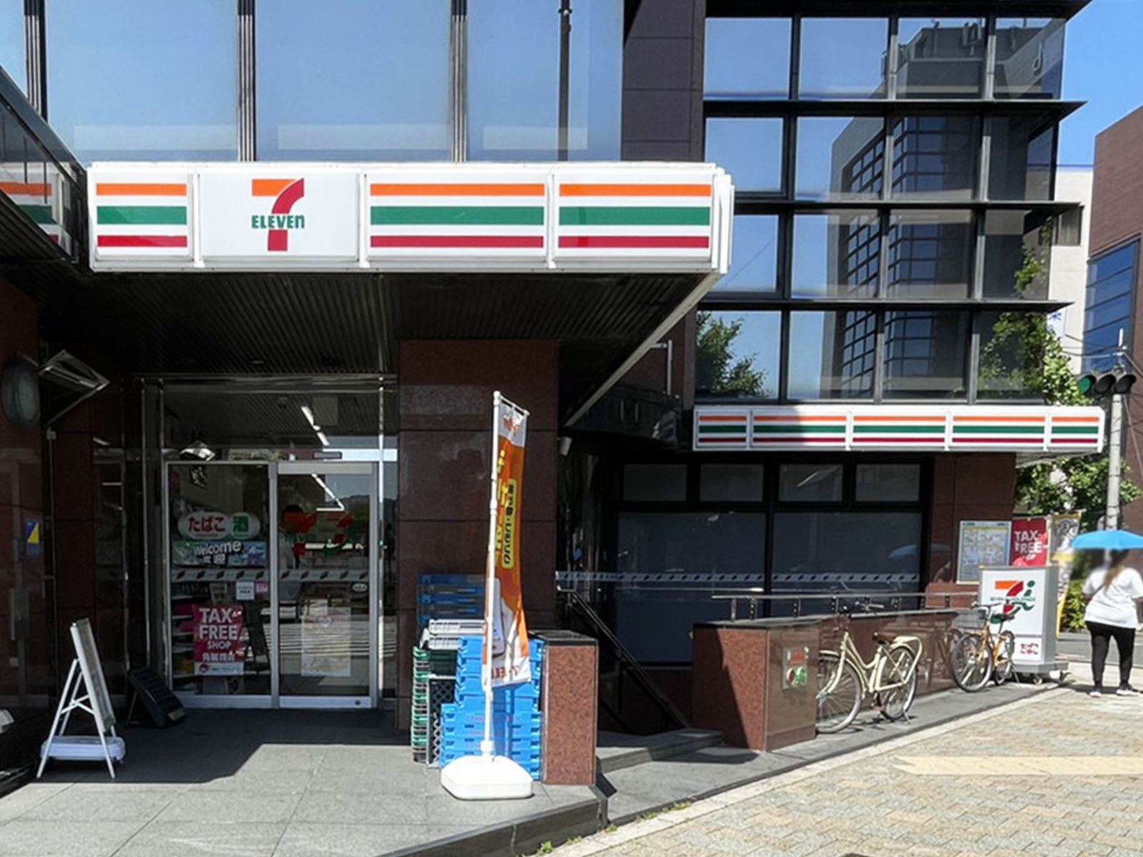 斜め向かいにあるセブン-イレブン 京都河原町二条店