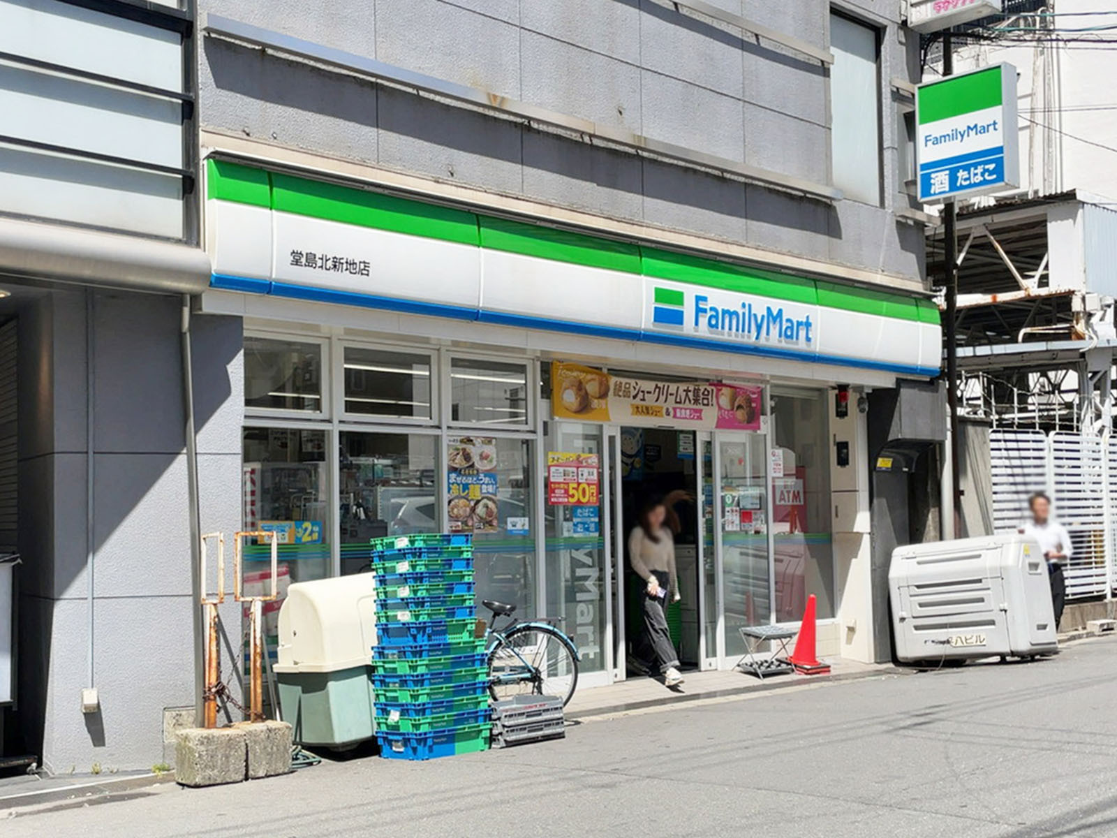 同じ通りにあるファミリーマート 堂島北新地店