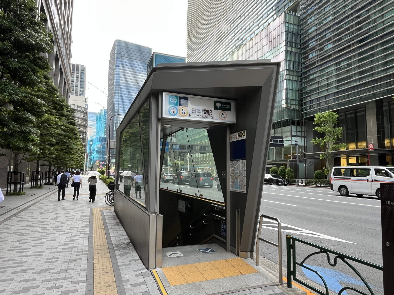 最寄りの「日本橋駅」