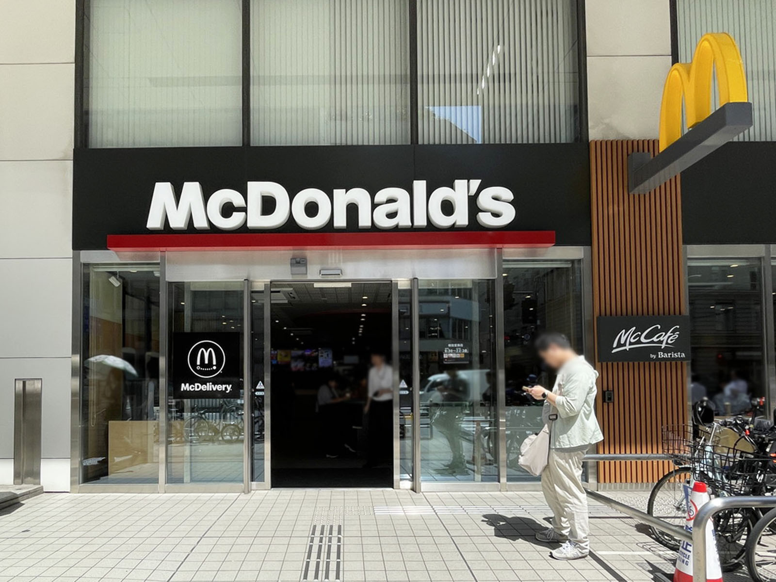並びにあるマクドナルド 梅田堂島店