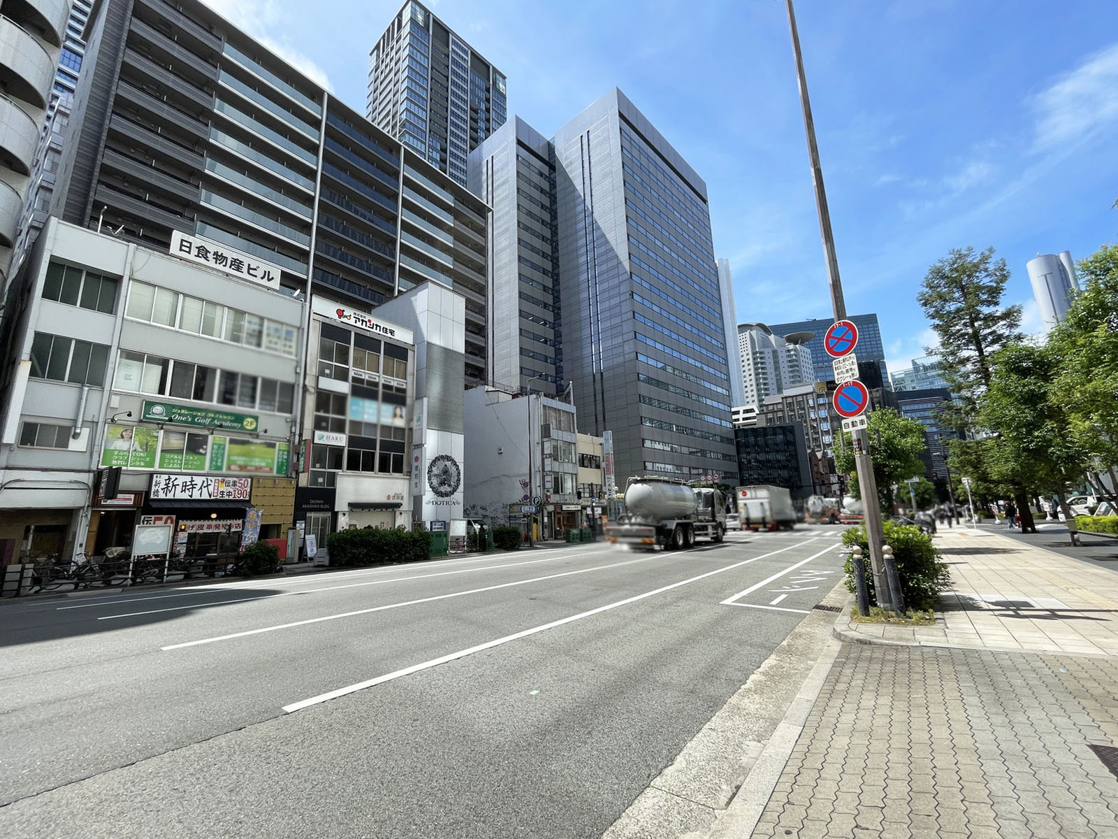 堂島グランドビル前面の通り