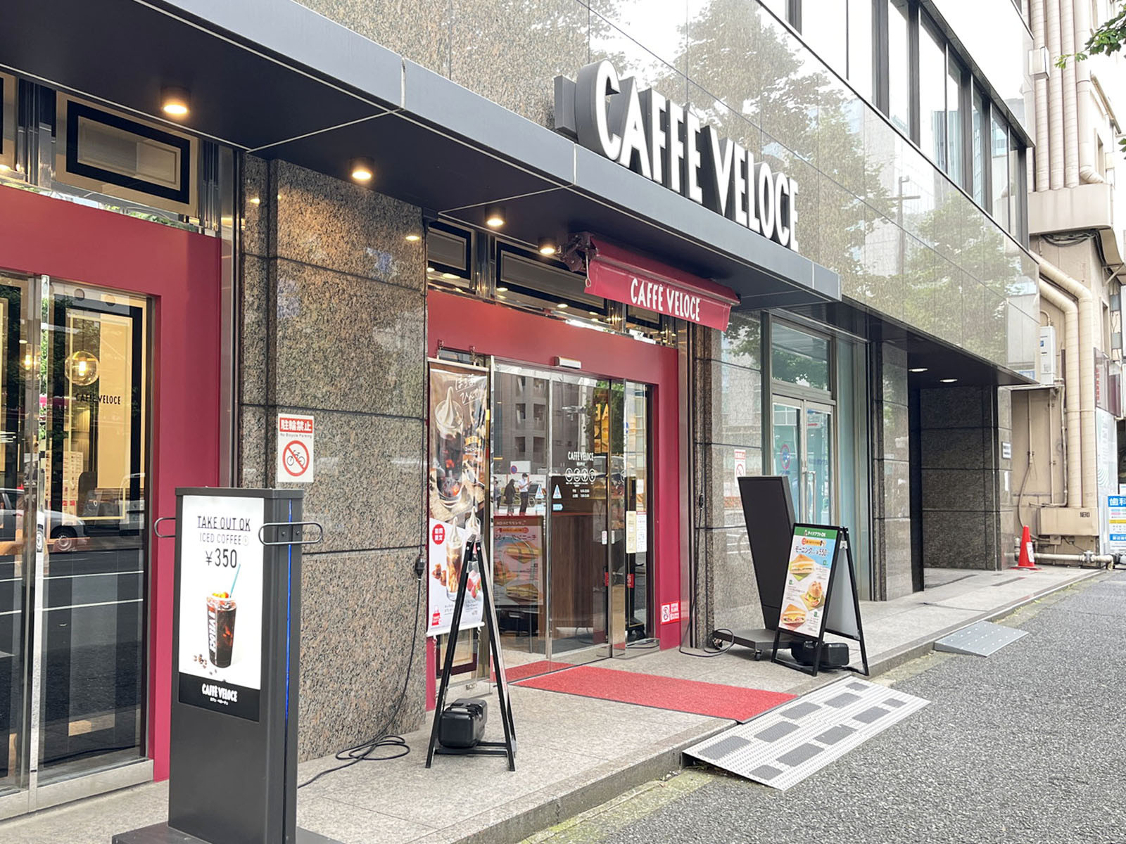 徒歩3分のカフェ・ベローチェ 鍛冶町店