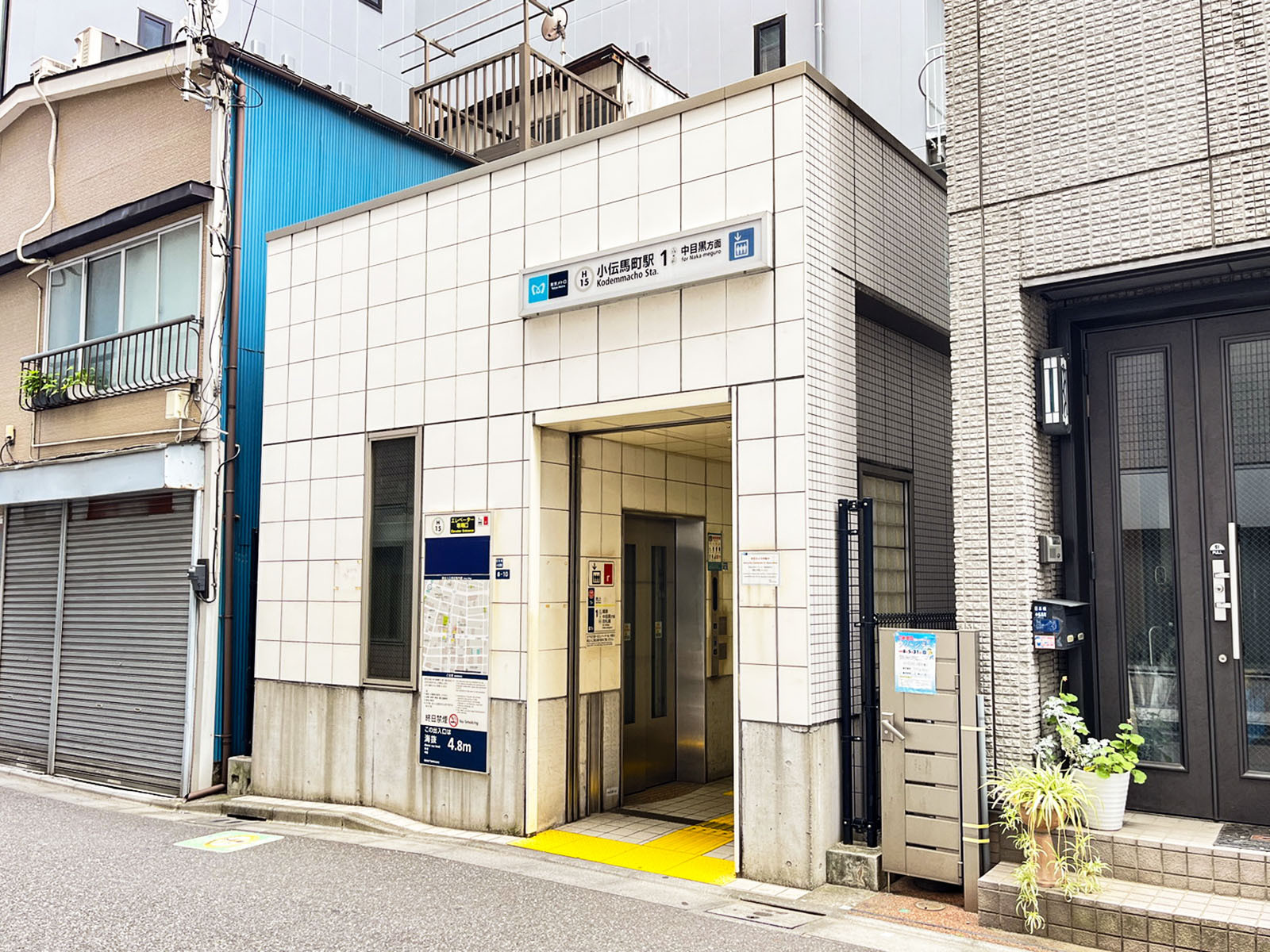 最寄りの「小伝馬町駅」