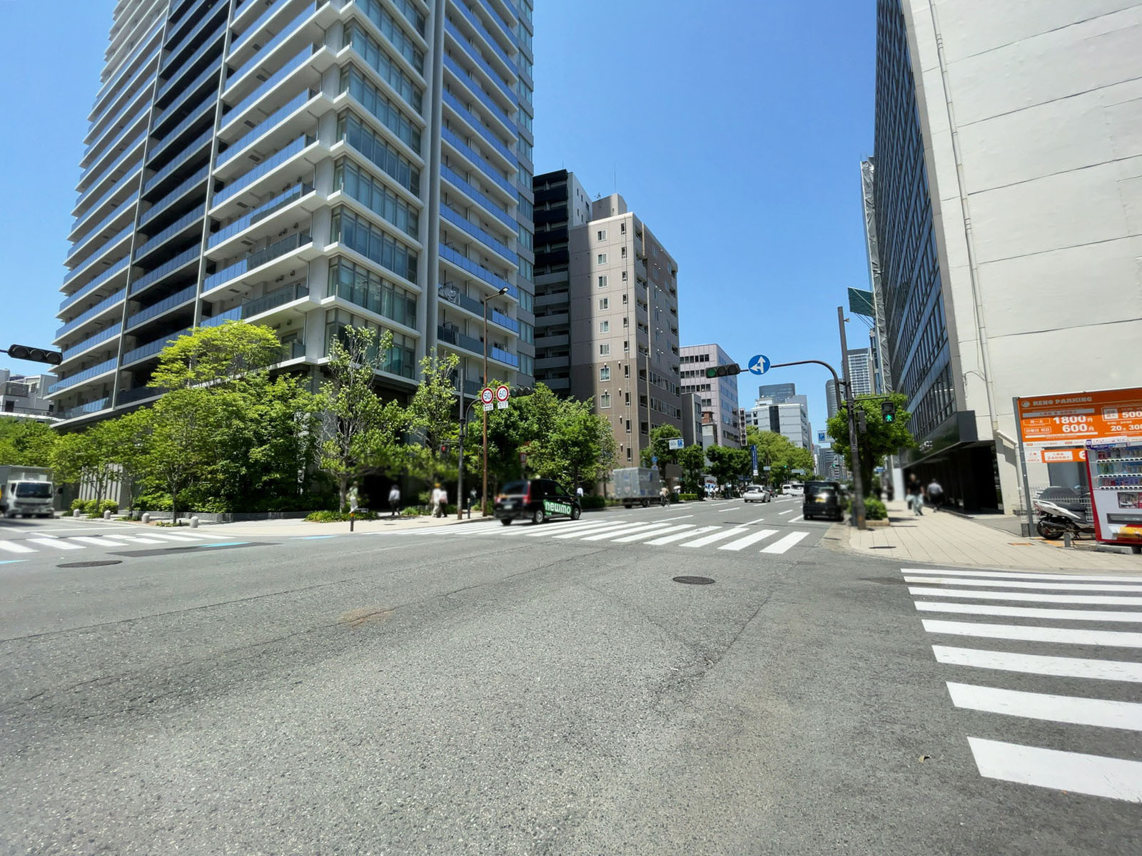ACN信濃橋ビル前面の通り