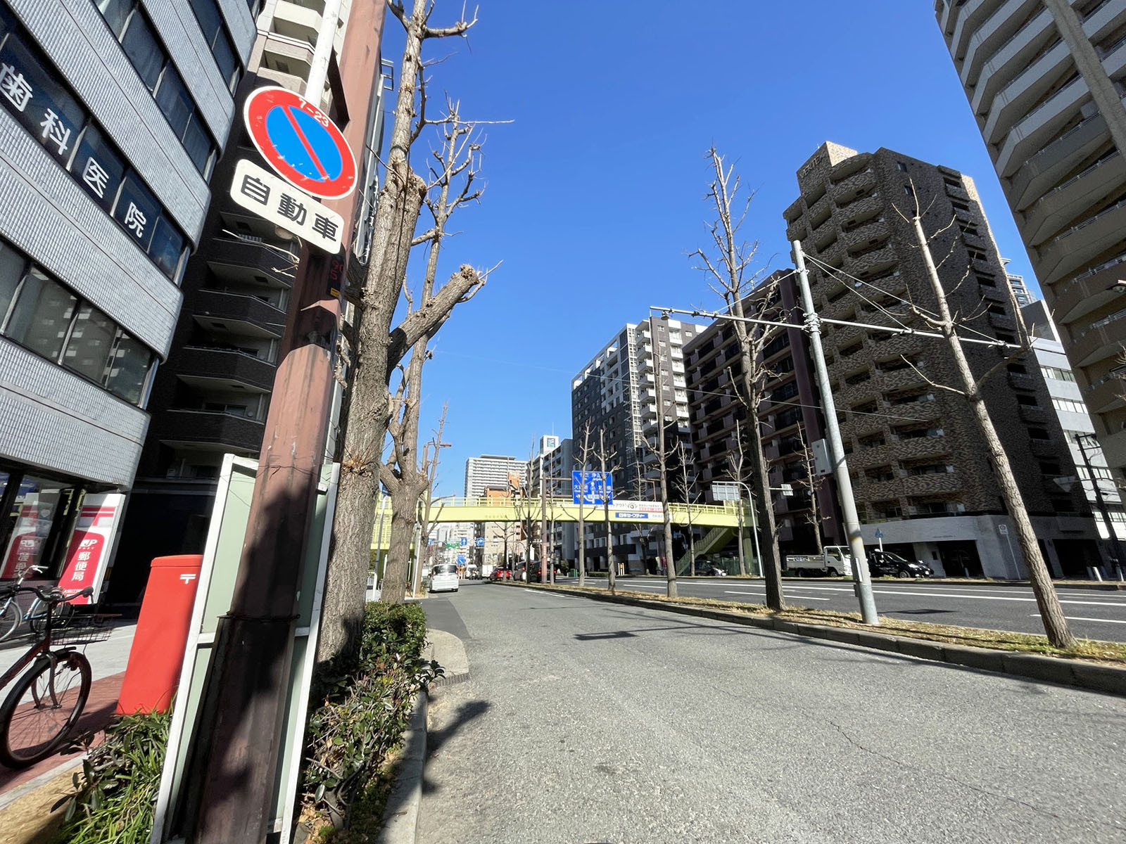 スミタビル前面のなにわ筋側道
