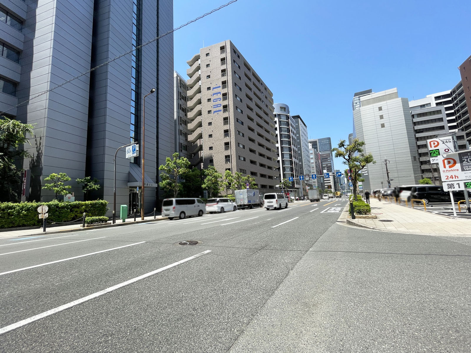 コットンニッセイビル前面の通り