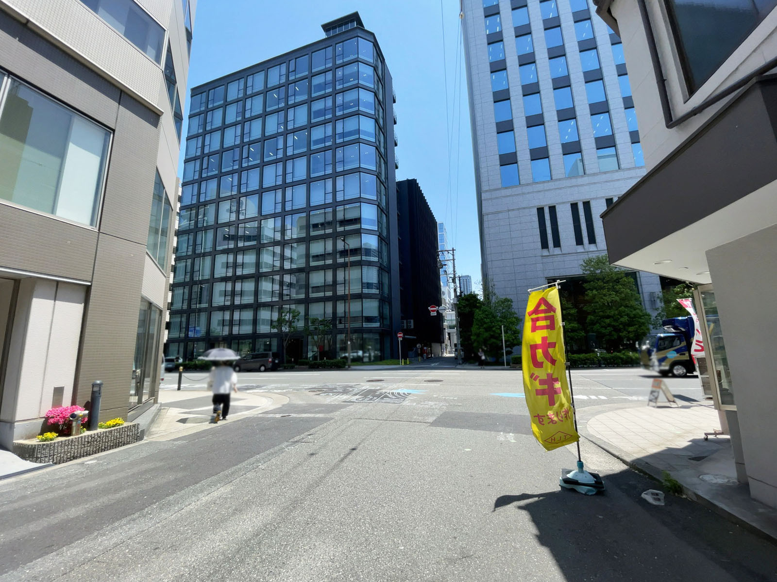 カーニープレイス西本町前面の通り