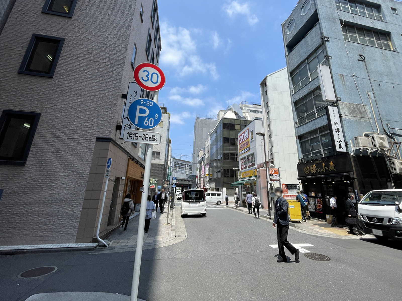日本橋日銀通りビル前面の日銀通り