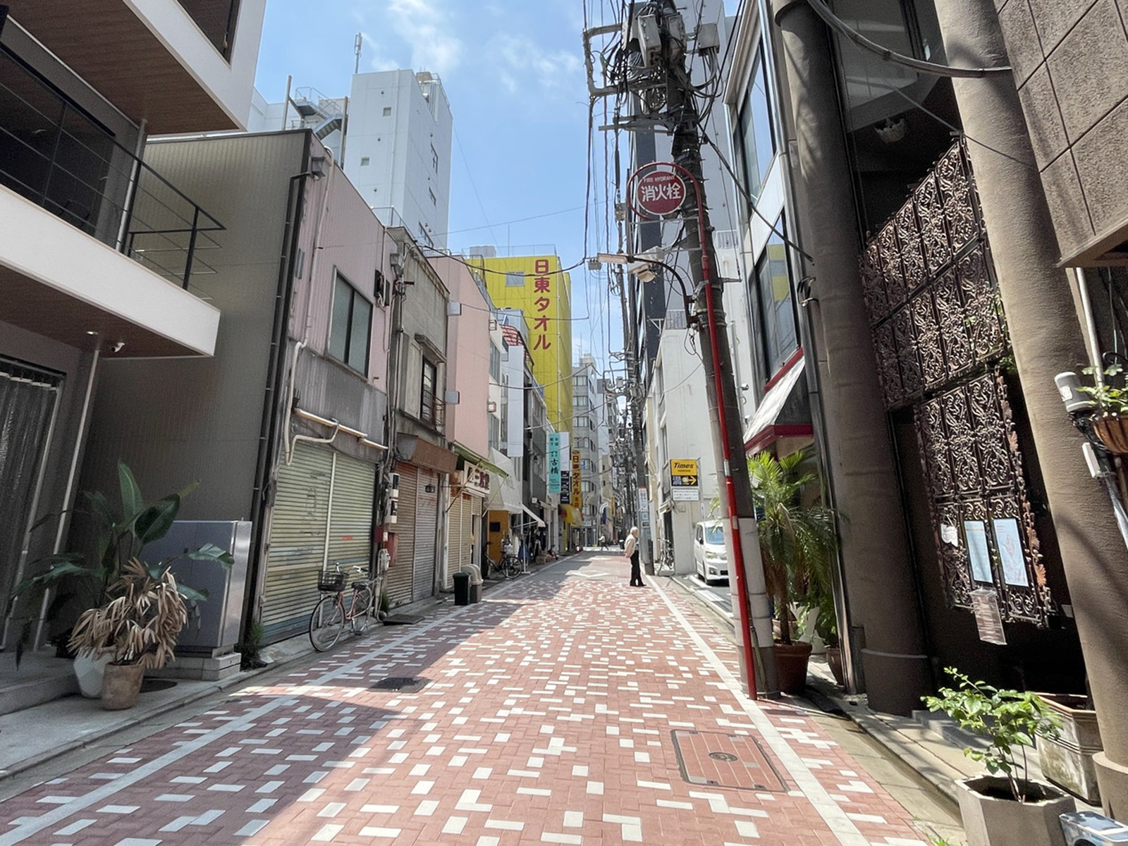 NH2ビルディング前面の横山町馬喰町新道通り
