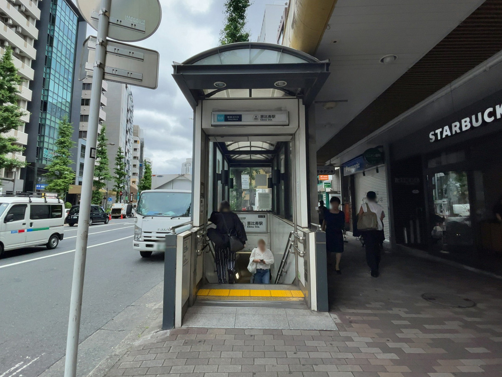 最寄りの「恵比寿駅」