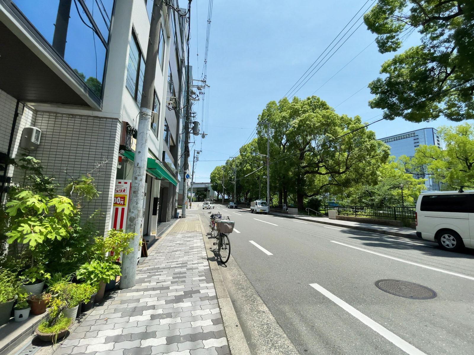 西孫ビル前面の通り