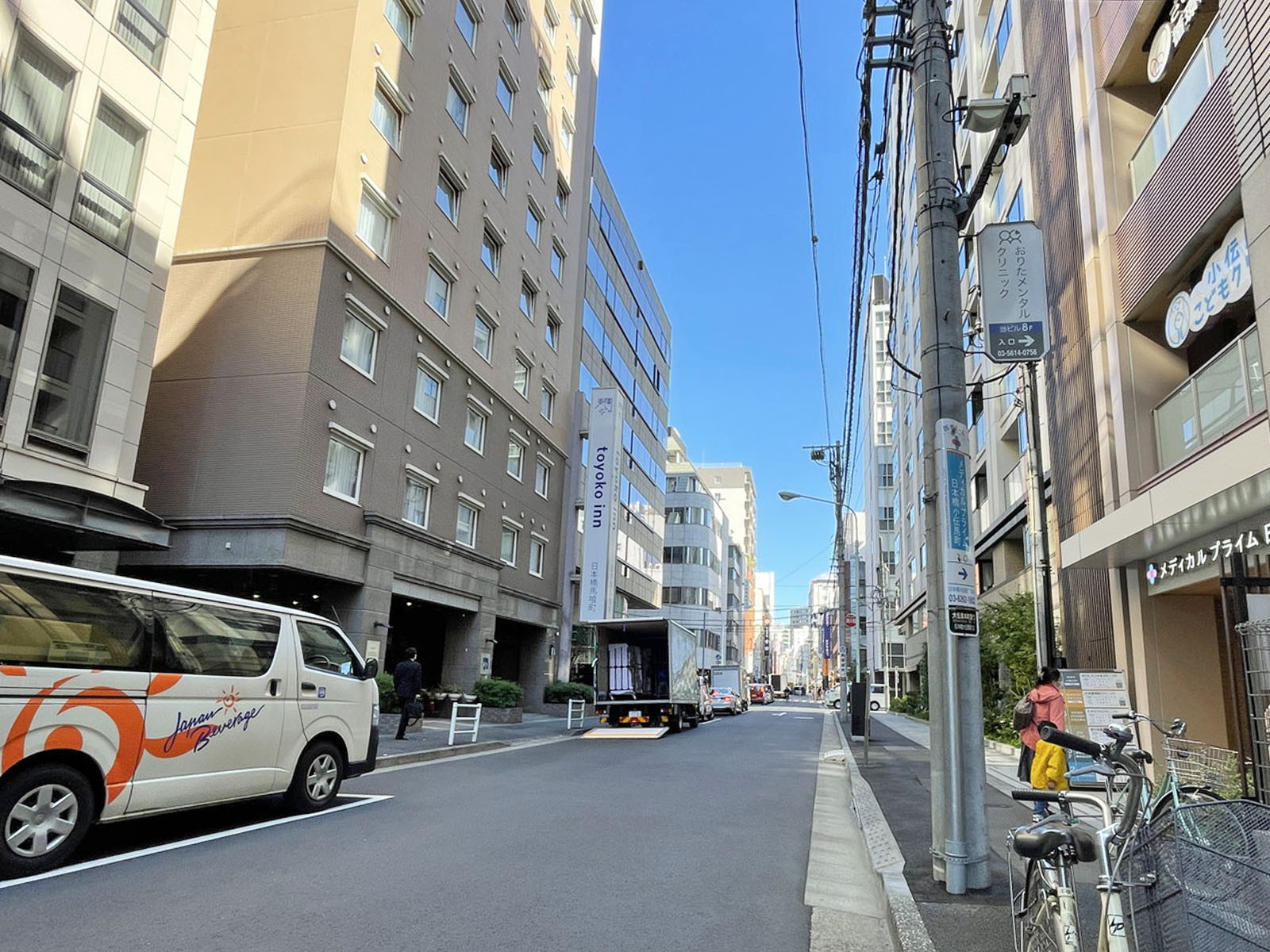 THE HUB日本橋大伝馬町前面の通り