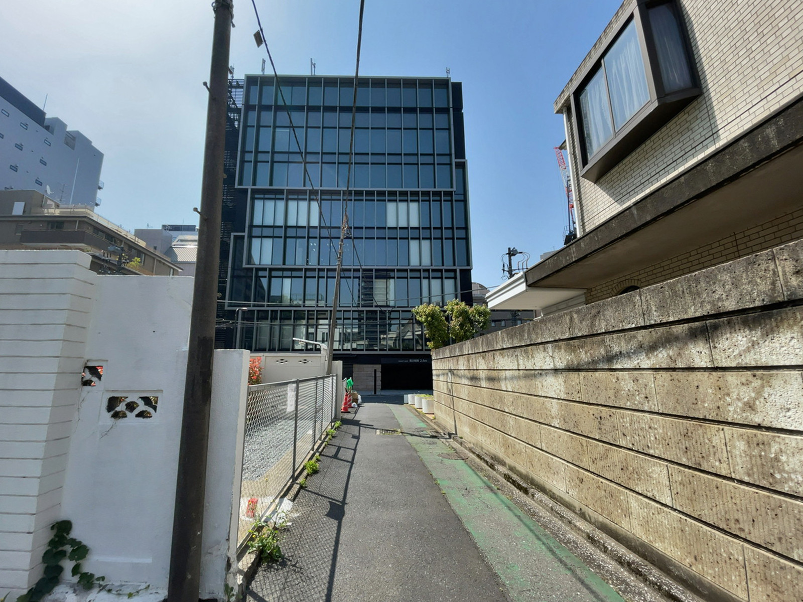 六番町ハウス前面の通り
